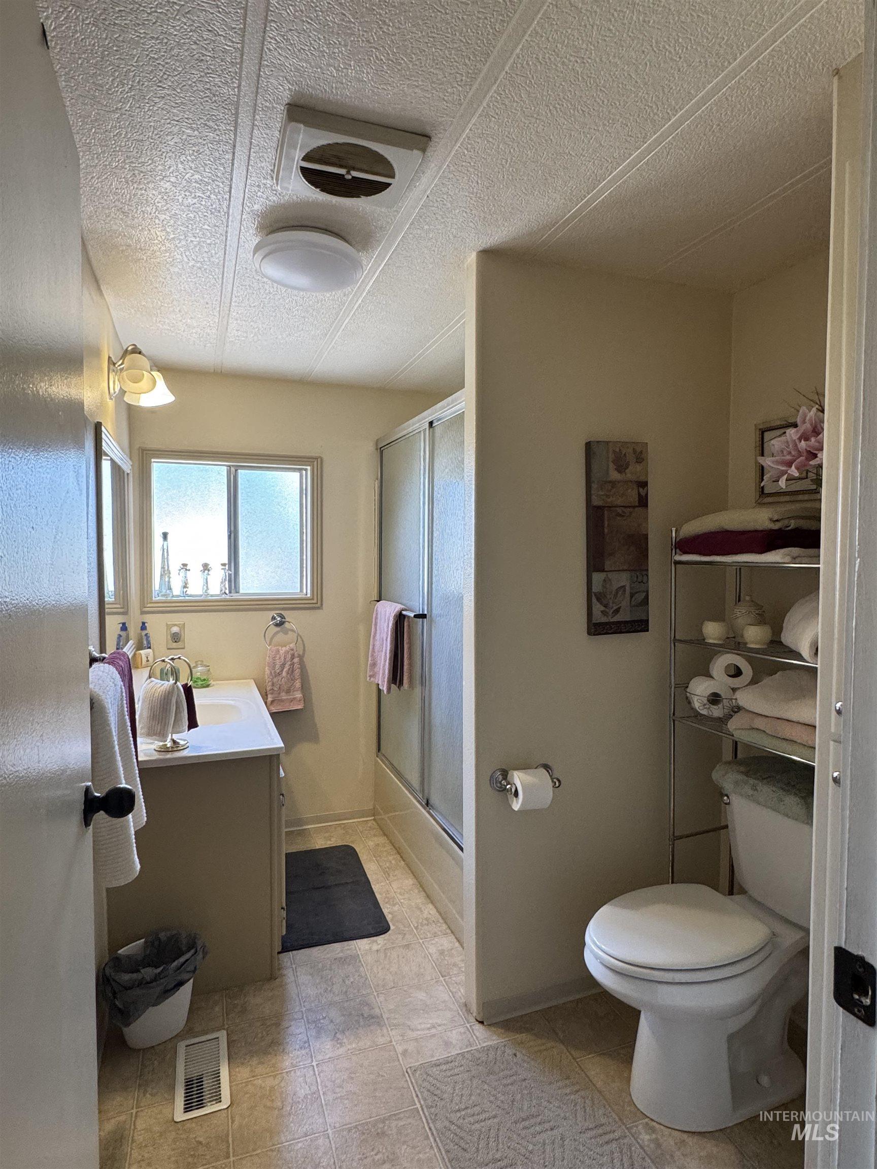 1200 Artesian Rd Property Photo 9