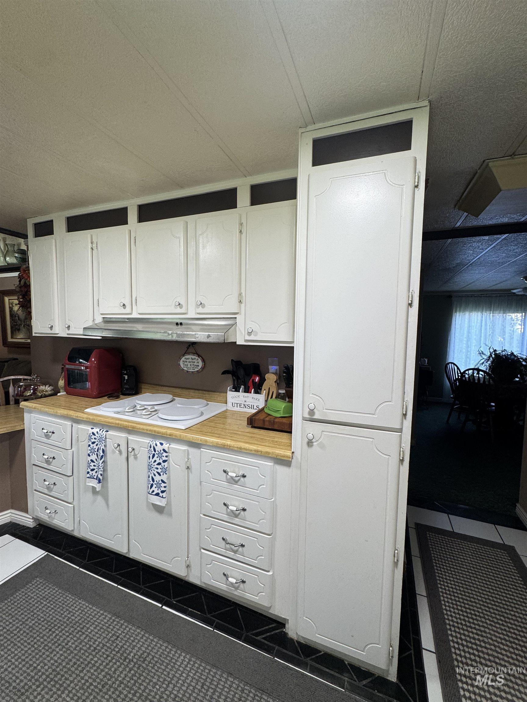 1200 Artesian Rd Property Photo 12