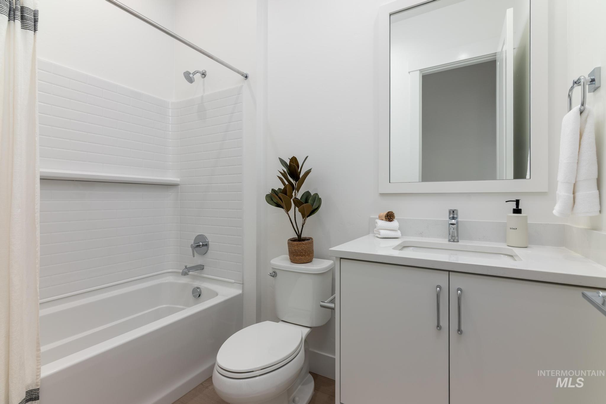 2629 N Morehouse Ave Property Photo 11