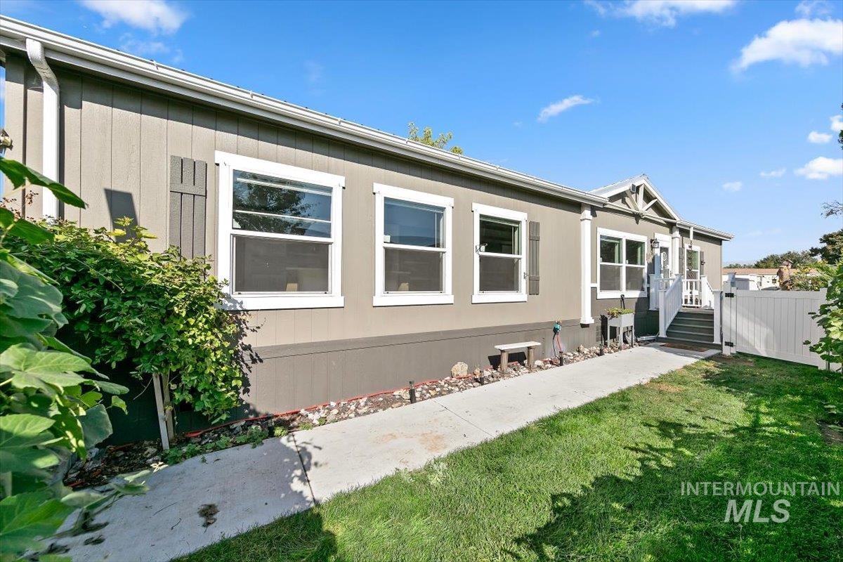 700 E Fairview Ave Spc 14 Property Photo 1