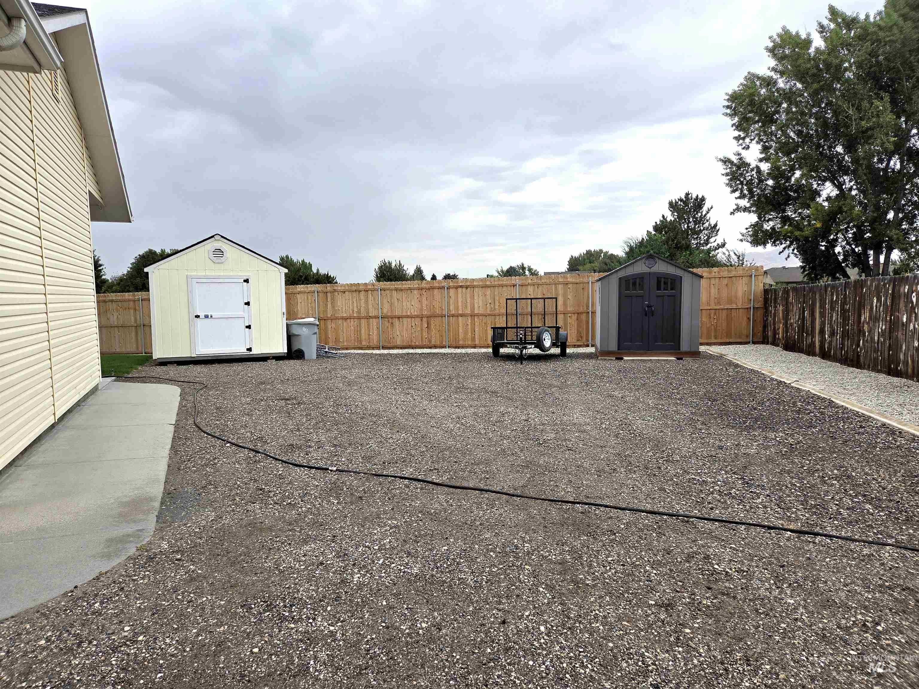 2188 Greenbrier Dr Property Photo 4