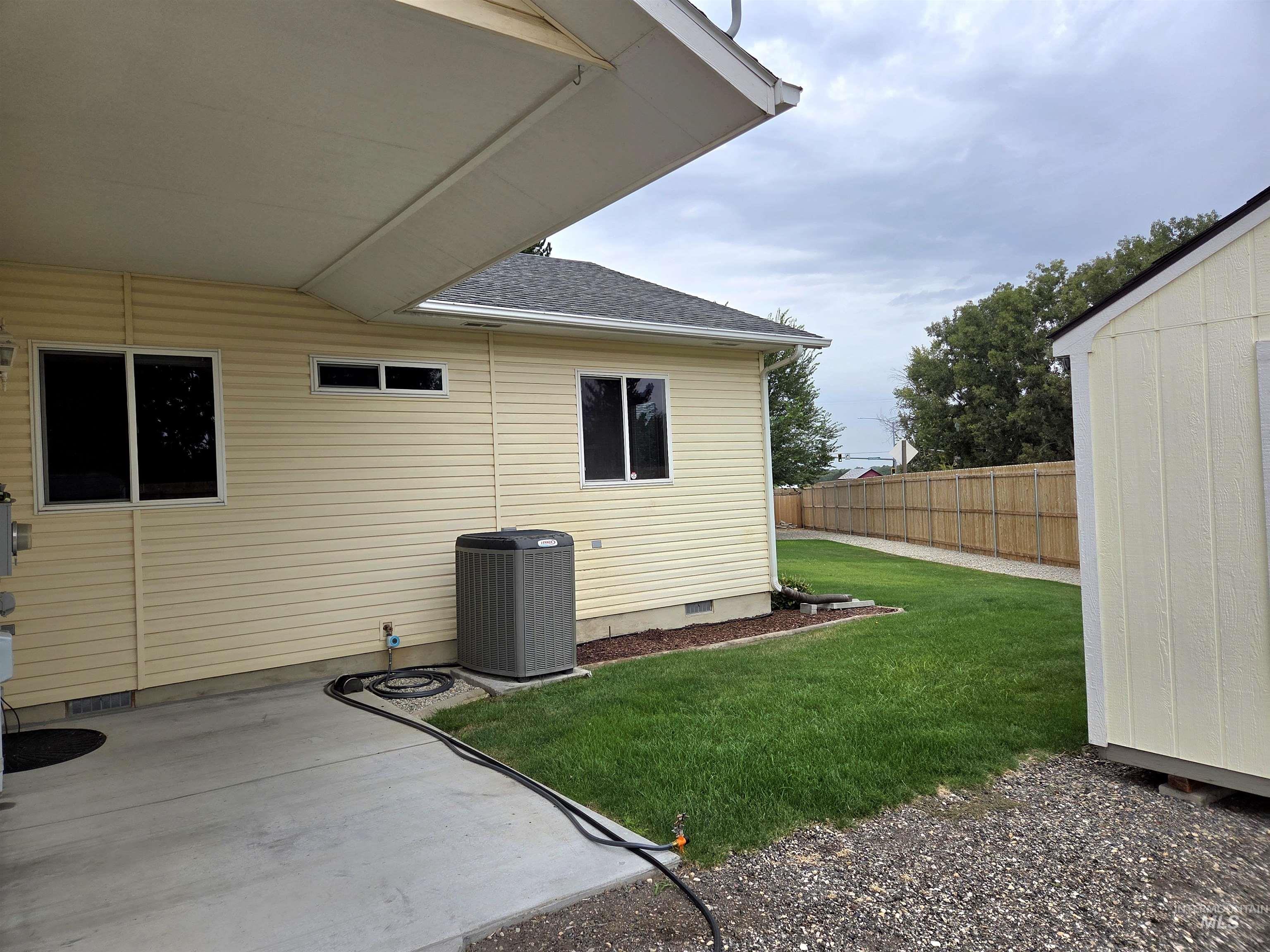 2188 Greenbrier Dr Property Photo 5