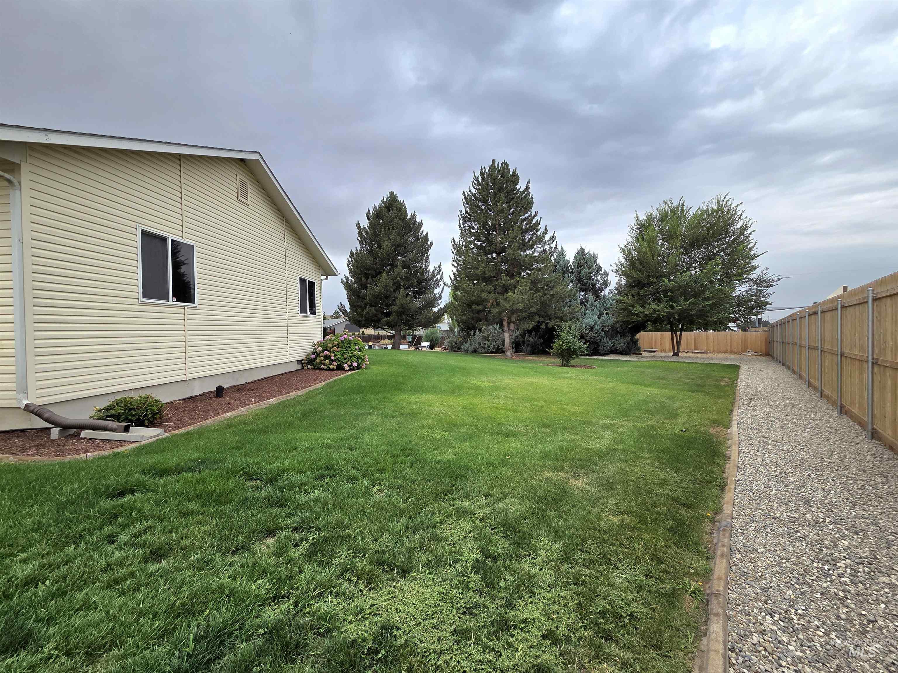 2188 Greenbrier Dr Property Photo 7