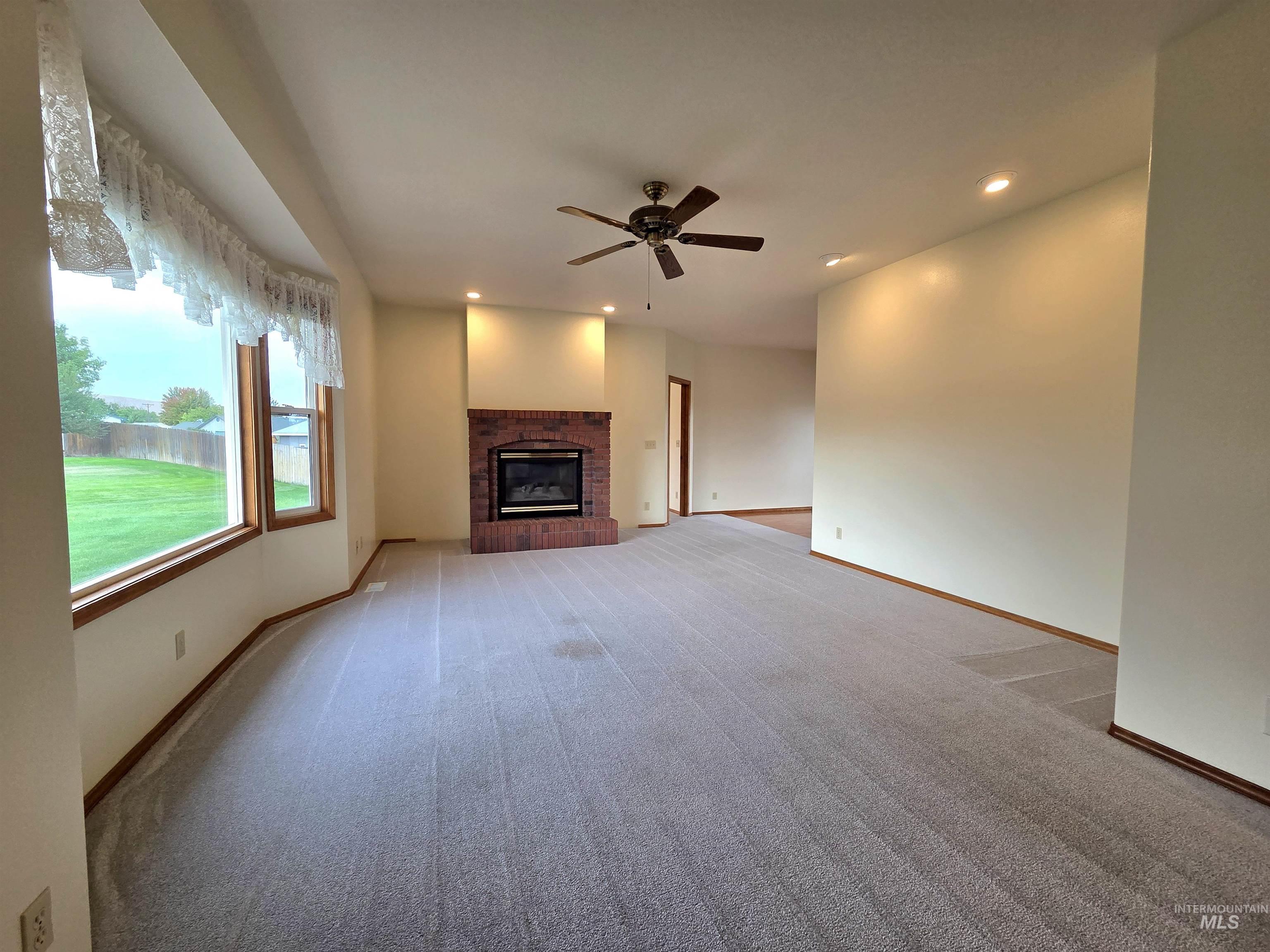 2188 Greenbrier Dr Property Photo 16