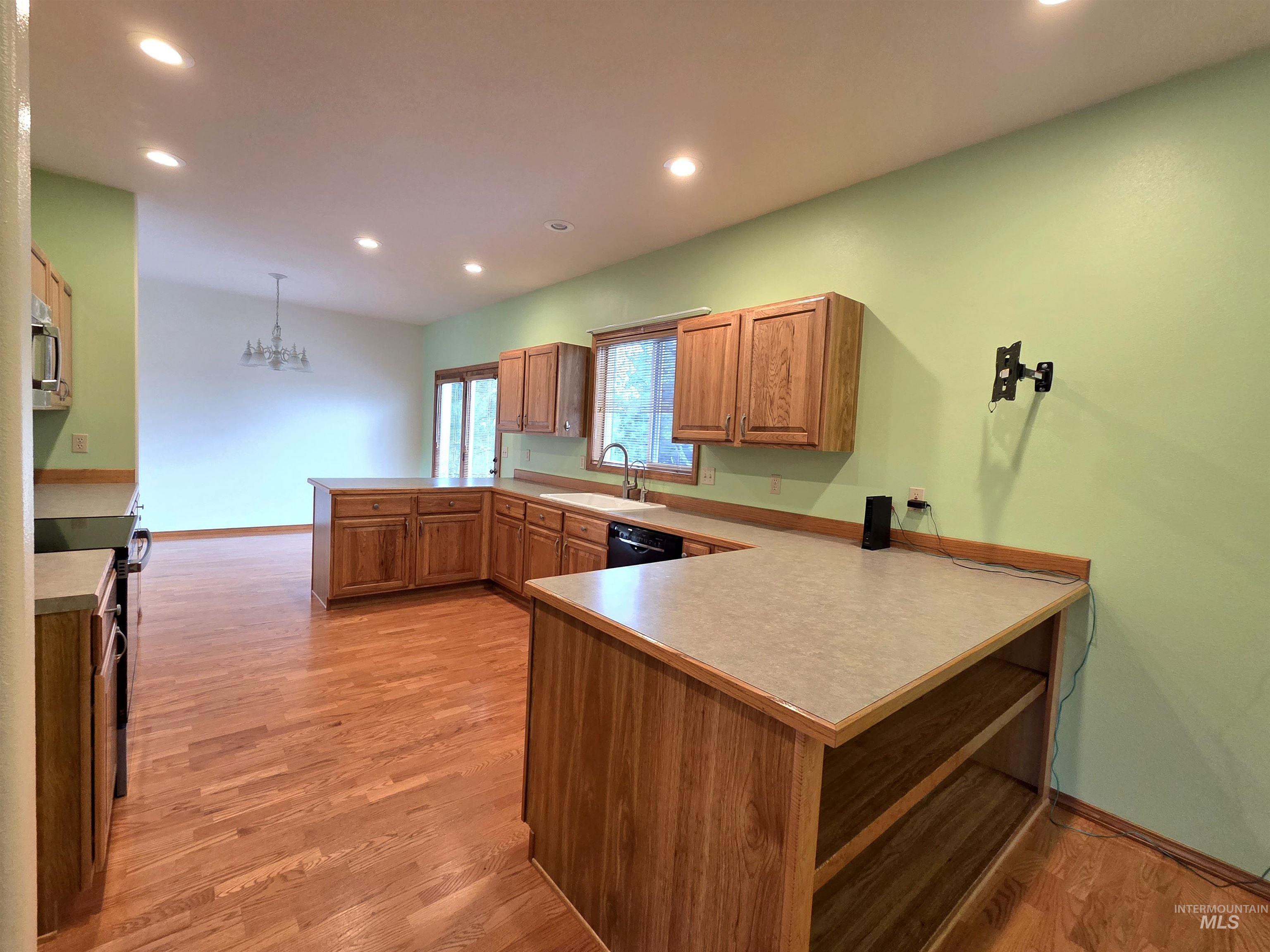 2188 Greenbrier Dr Property Photo 18