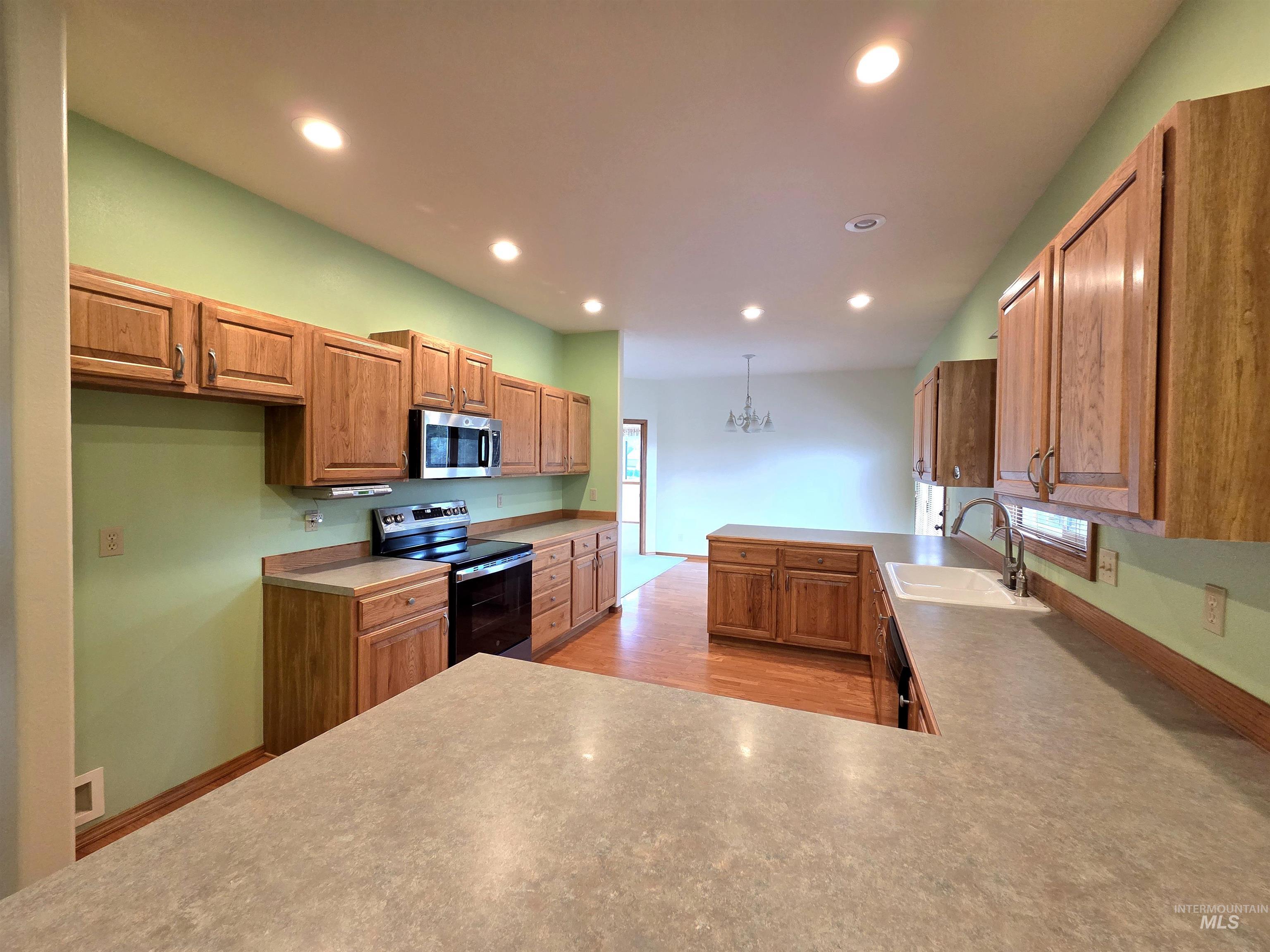 2188 Greenbrier Dr Property Photo 20