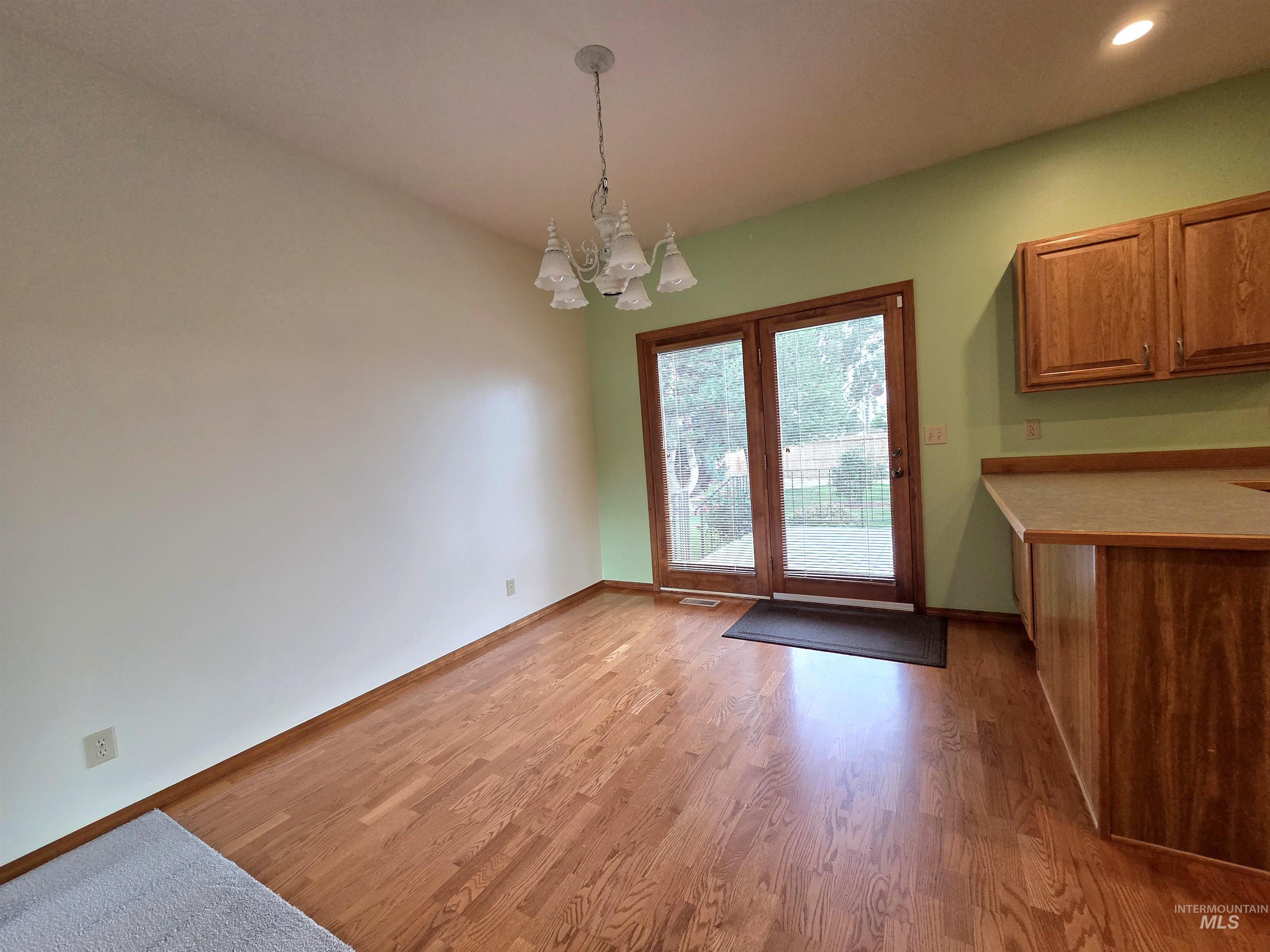 2188 Greenbrier Dr Property Photo 22