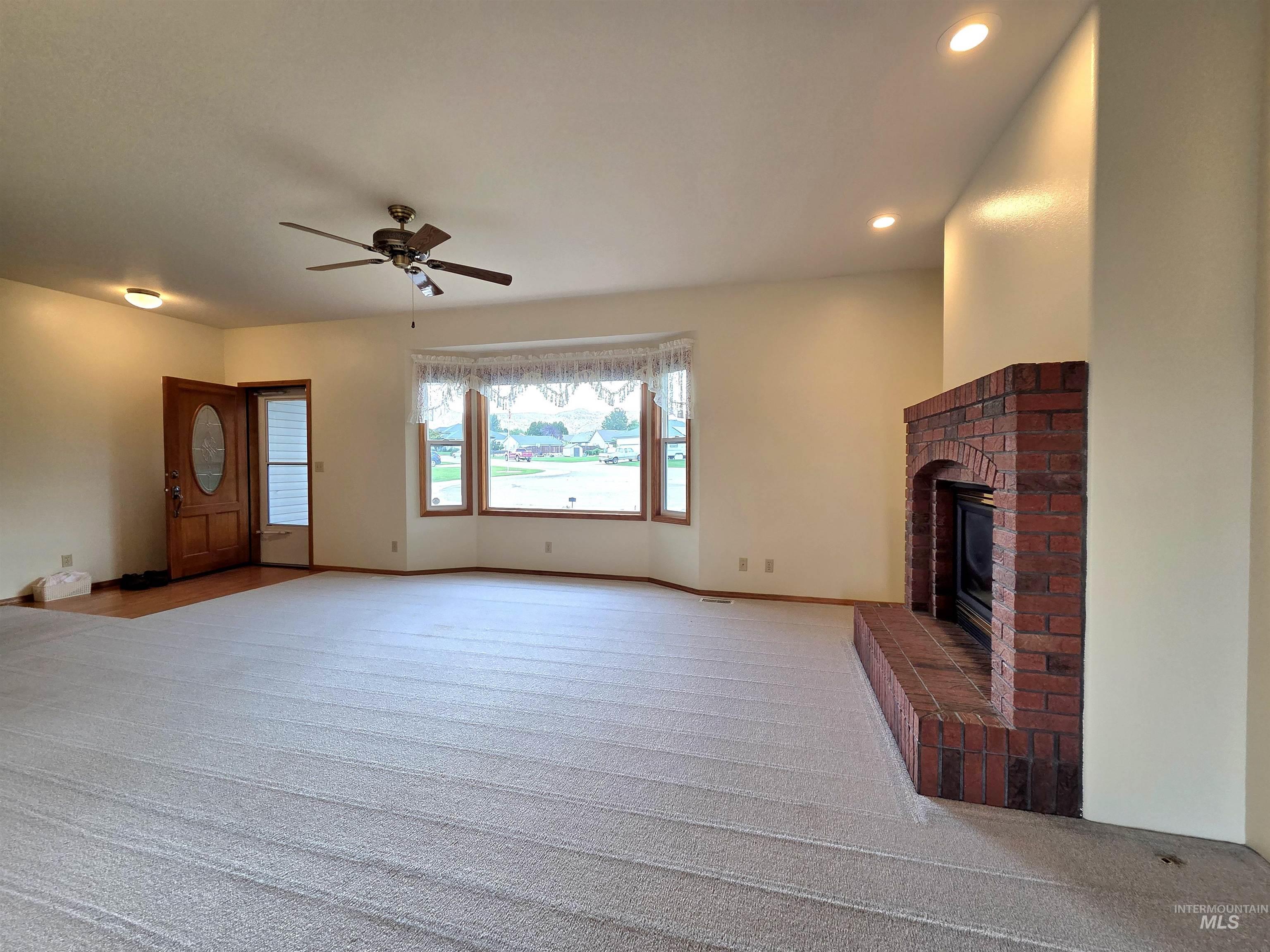 2188 Greenbrier Dr Property Photo 23
