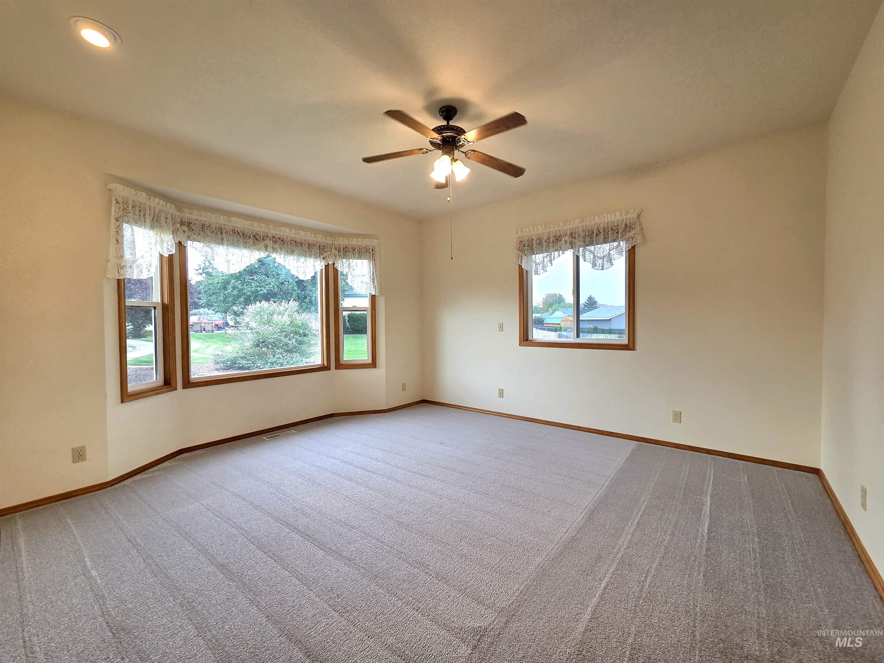 2188 Greenbrier Dr Property Photo 24