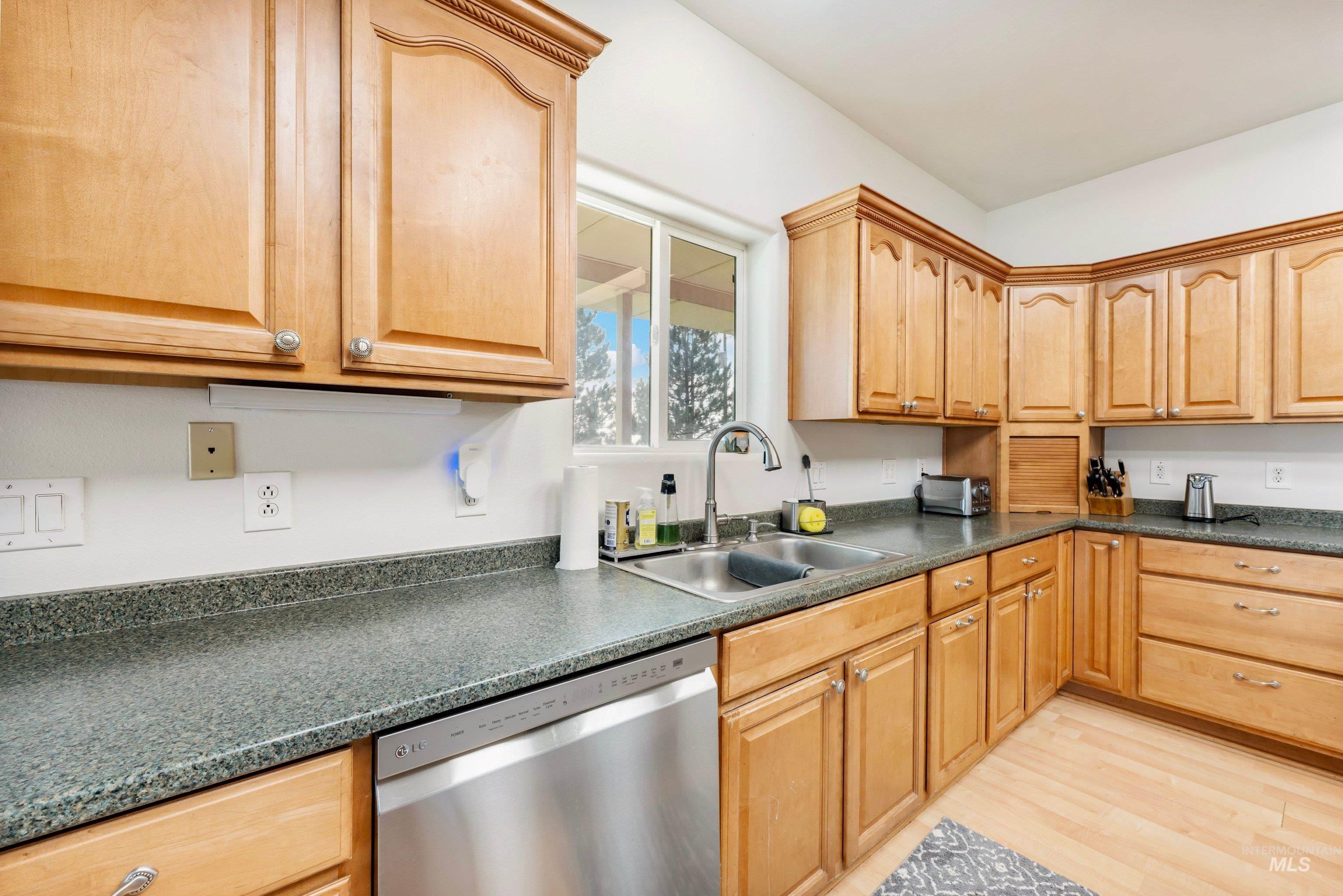 5530 E Tower Lane Property Photo 7