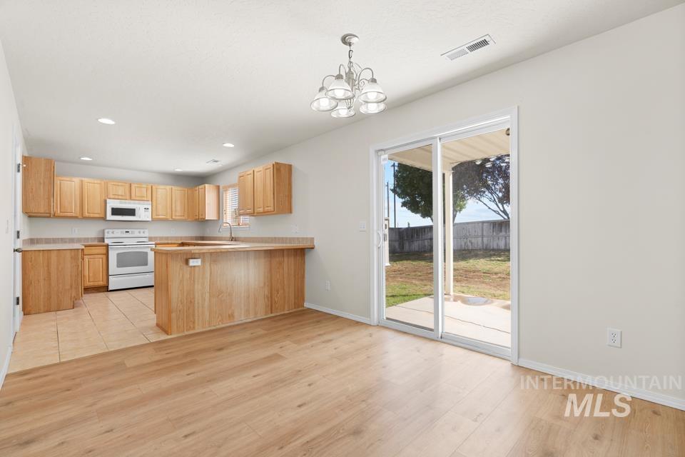 16346 Silver Creek Property Photo 9