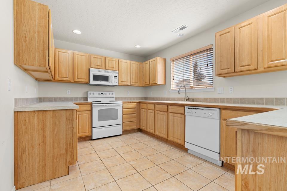 16346 Silver Creek Property Photo 11