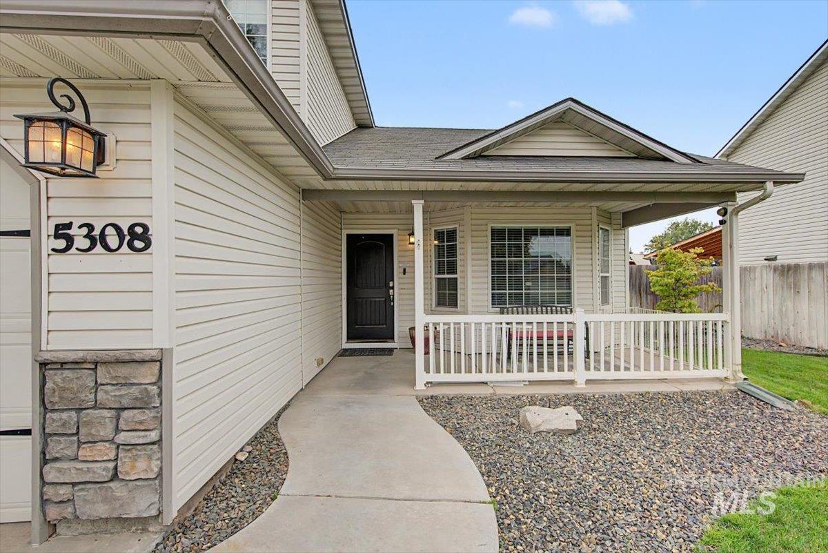 5308 Worth Way Property Photo 4