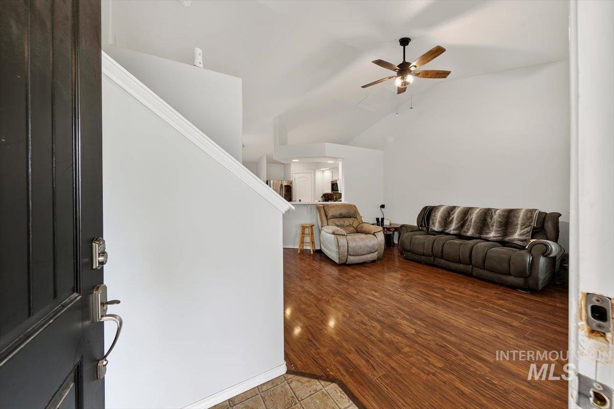 5308 Worth Way Property Photo 6