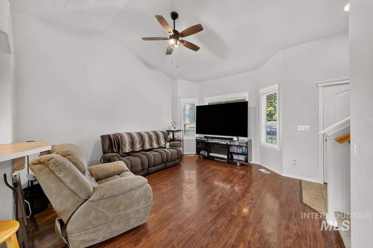 5308 Worth Way Property Photo 8