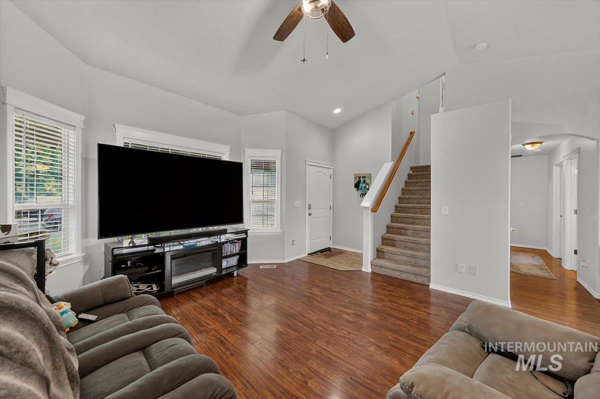 5308 Worth Way Property Photo 9