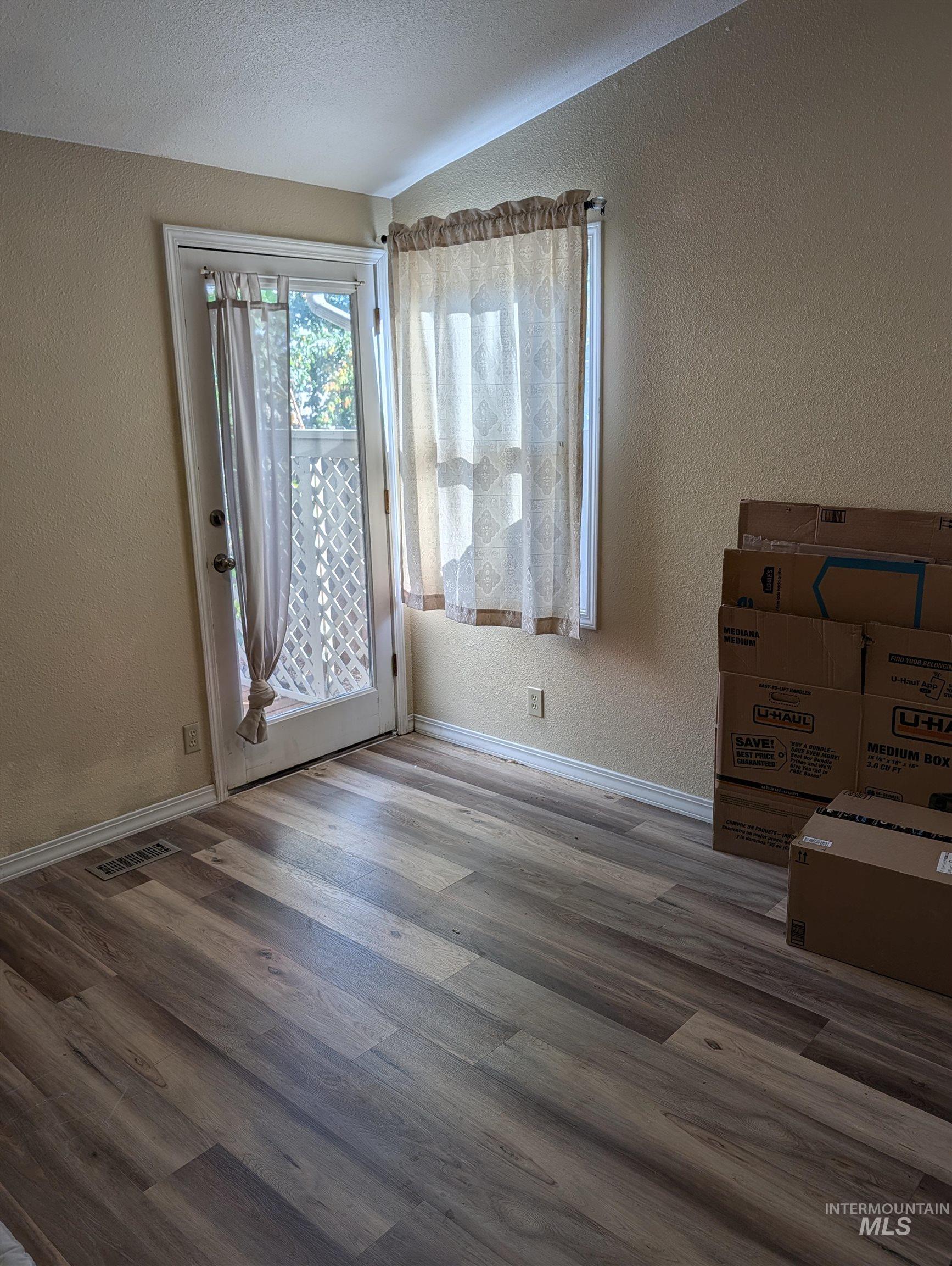 2238 N Siesta Way Property Photo 6