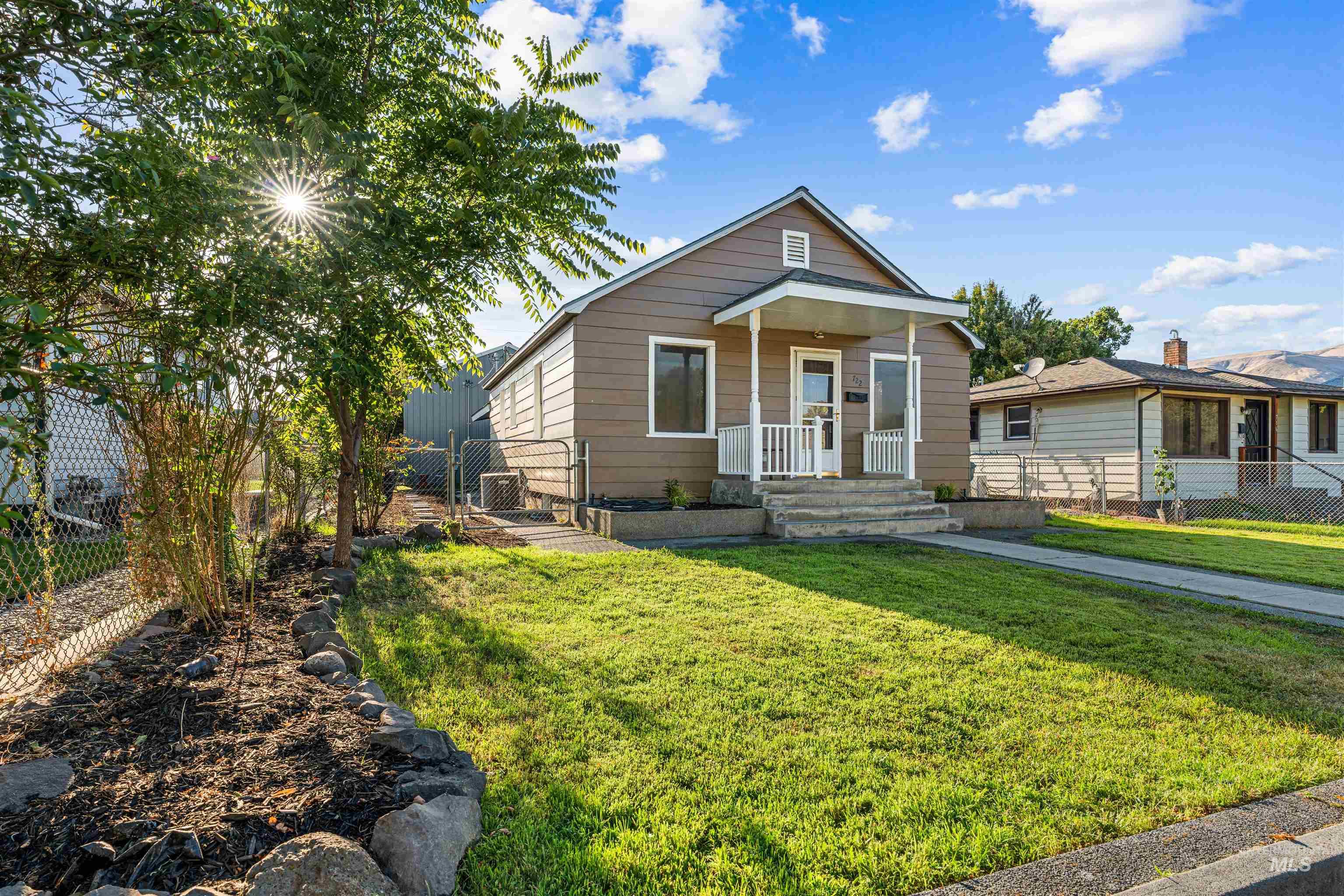 722 3rd St Property Photo 1