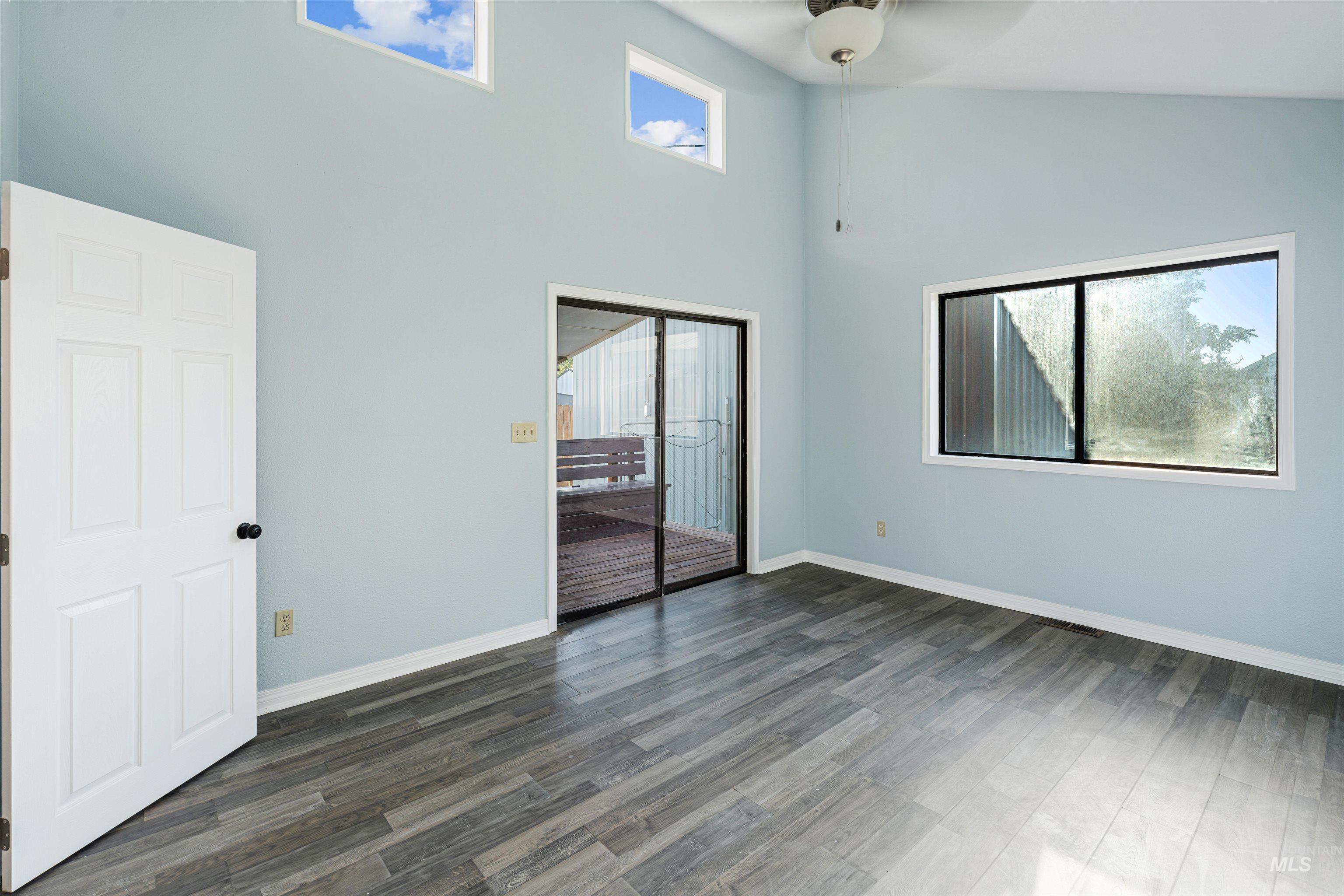 722 3rd St Property Photo 9