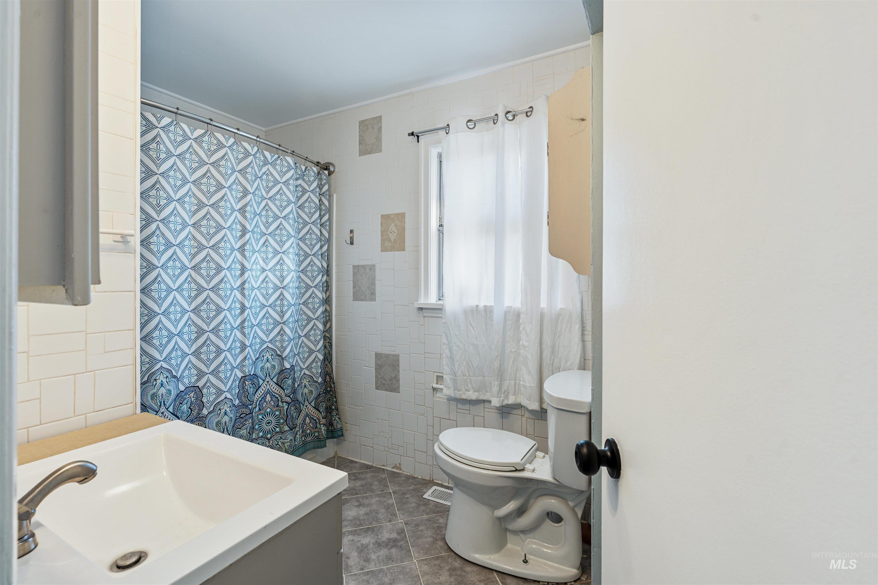 722 3rd St Property Photo 12