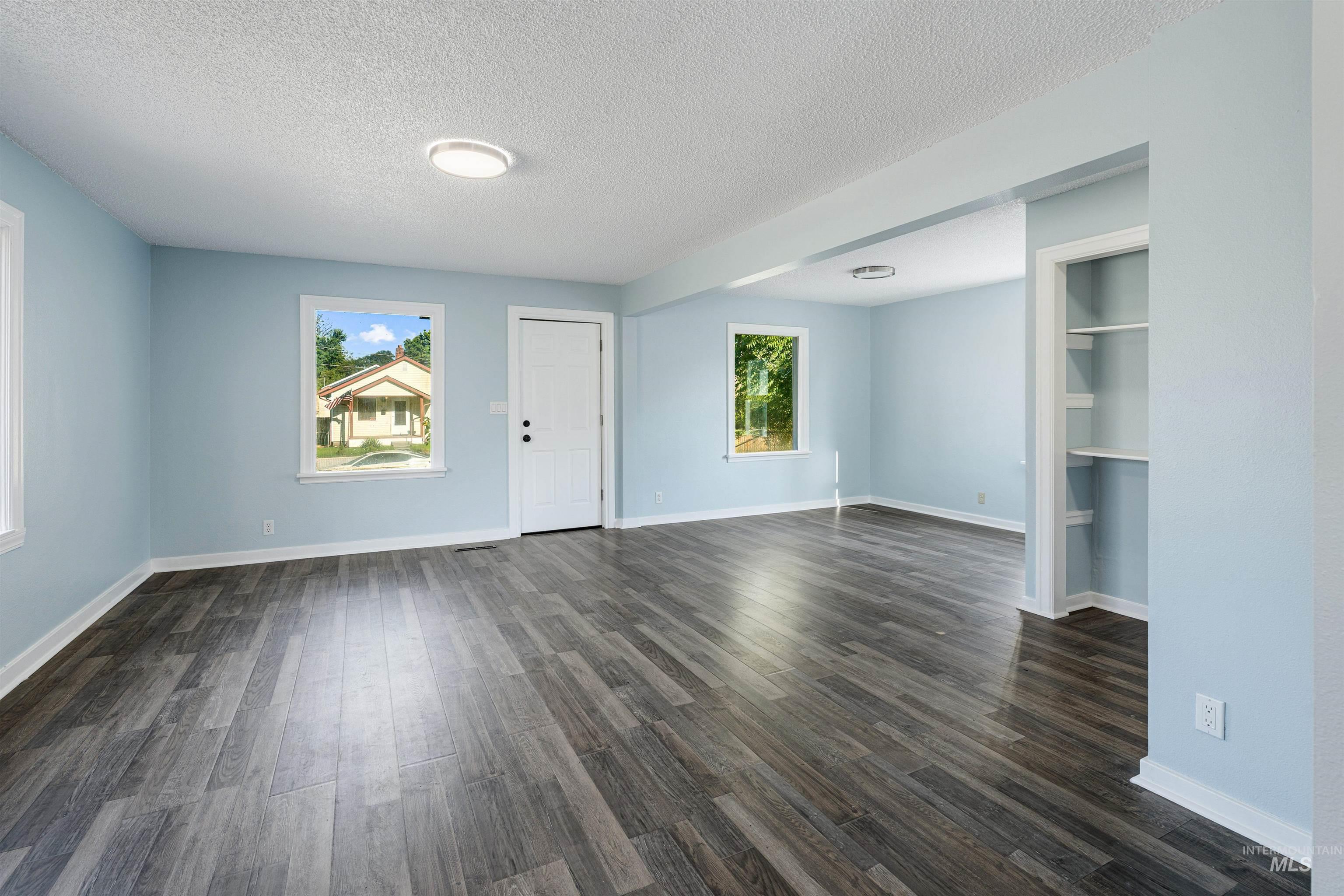 722 3rd St Property Photo 14