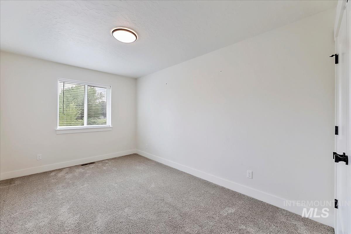 212 3rd St Property Photo 14
