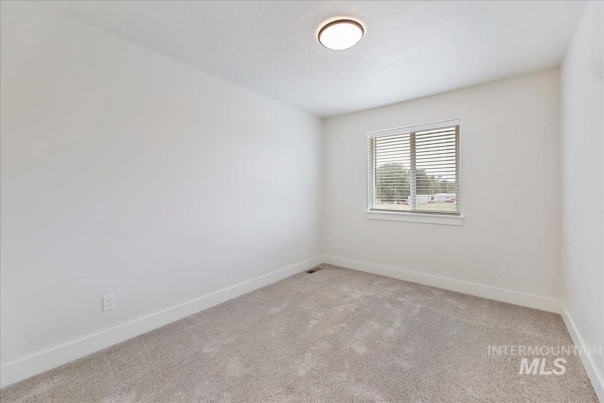 212 3rd St Property Photo 17