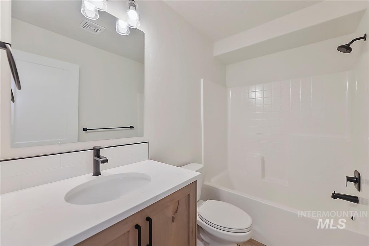 212 3rd St Property Photo 22