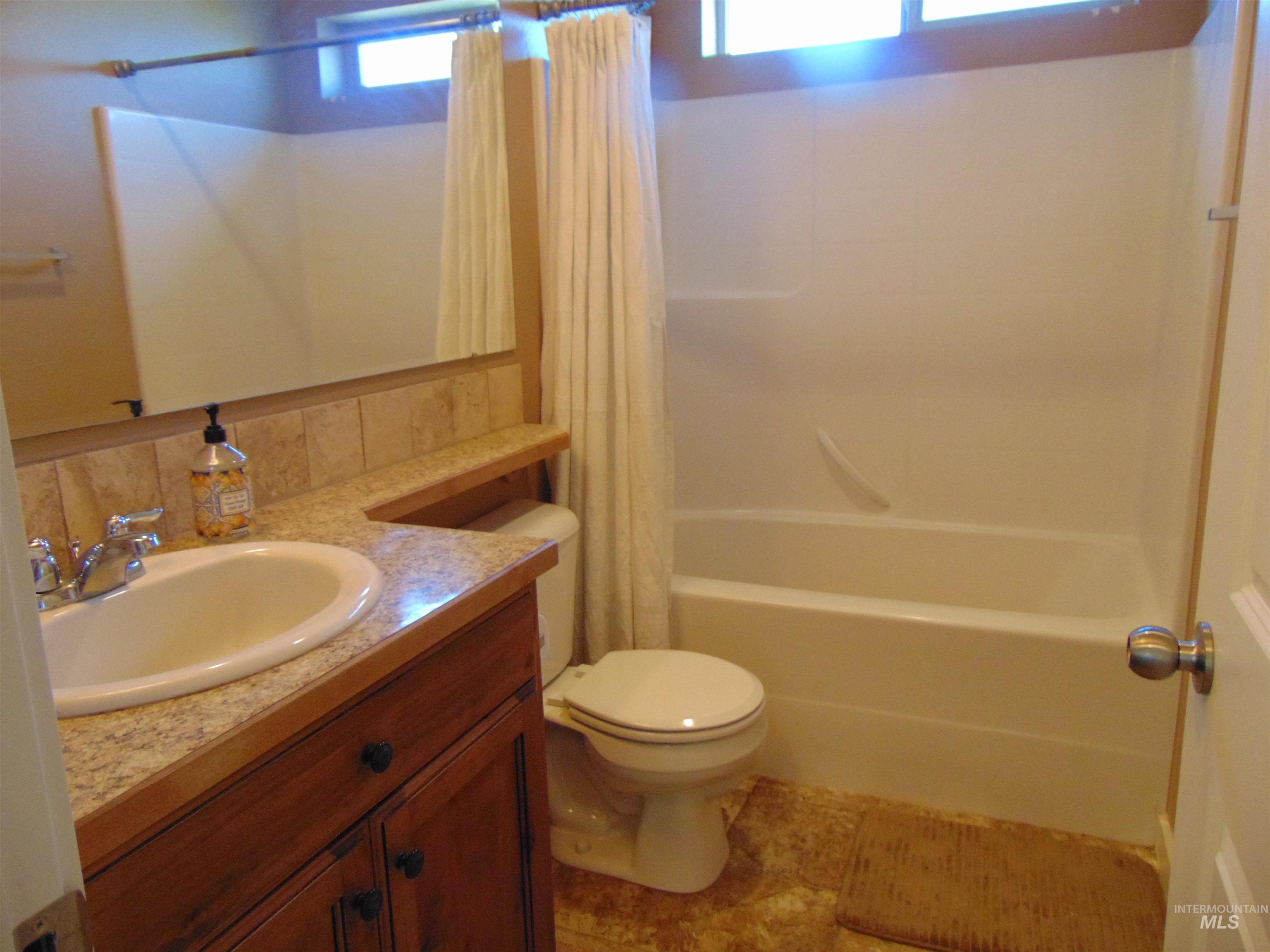 1860 Graham Blvd. Property Photo 16