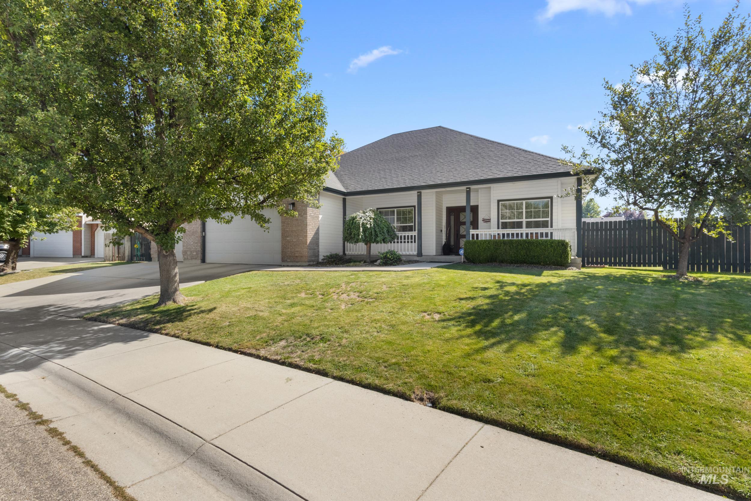 2548 N Monaco Way Property Photo 2