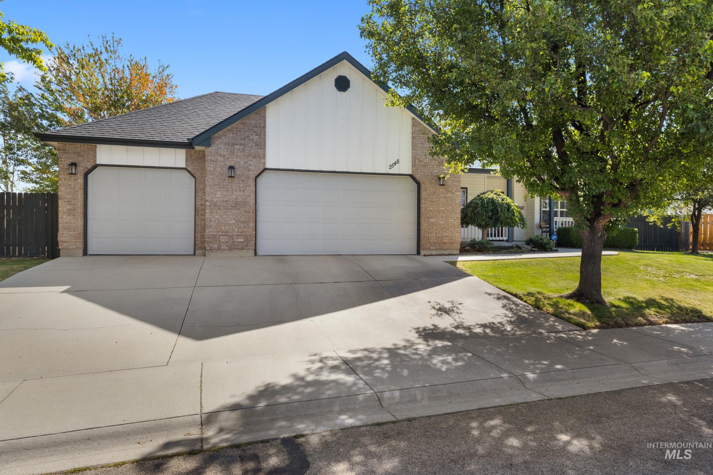 2548 N Monaco Way Property Photo 3