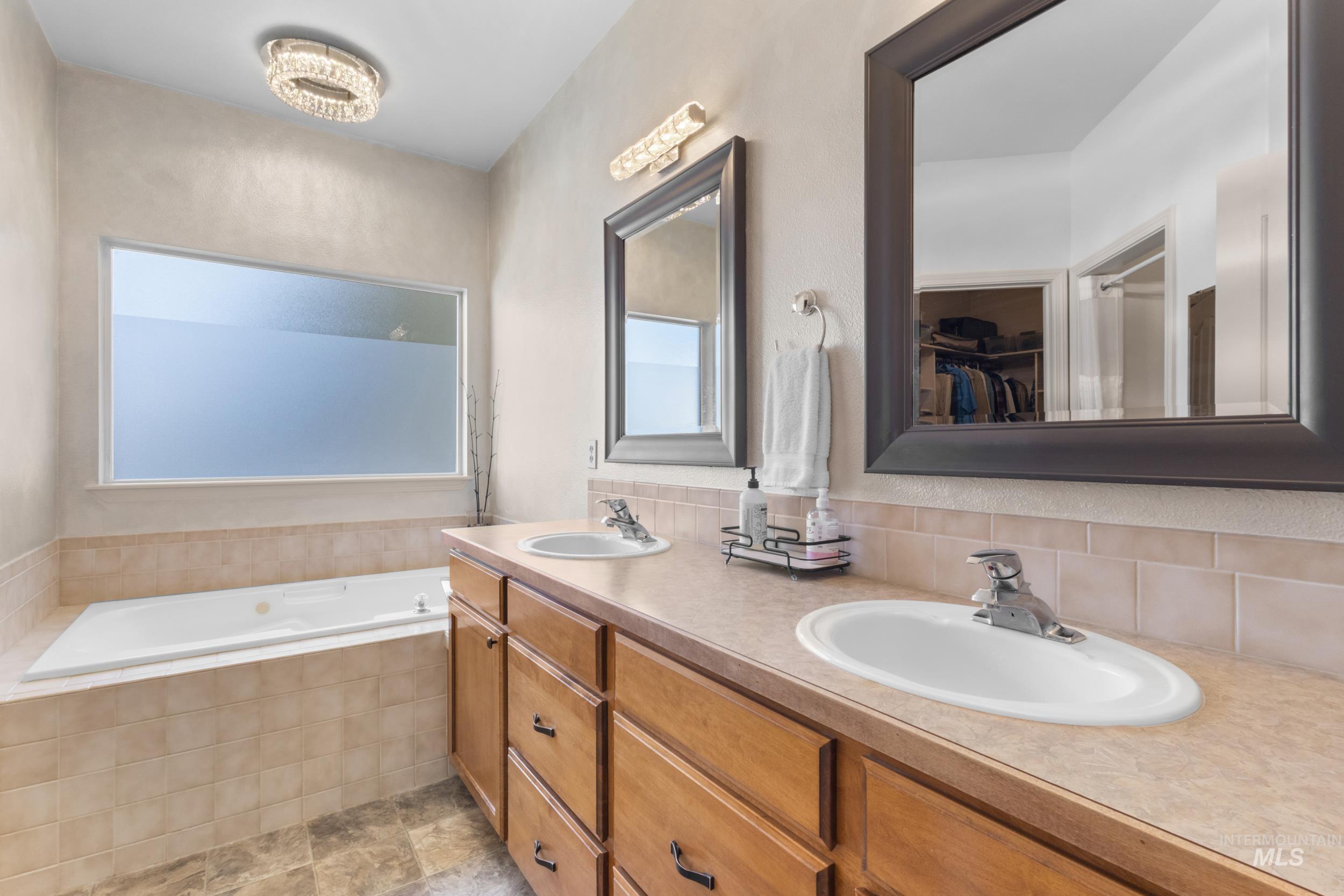 2548 N Monaco Way Property Photo 19