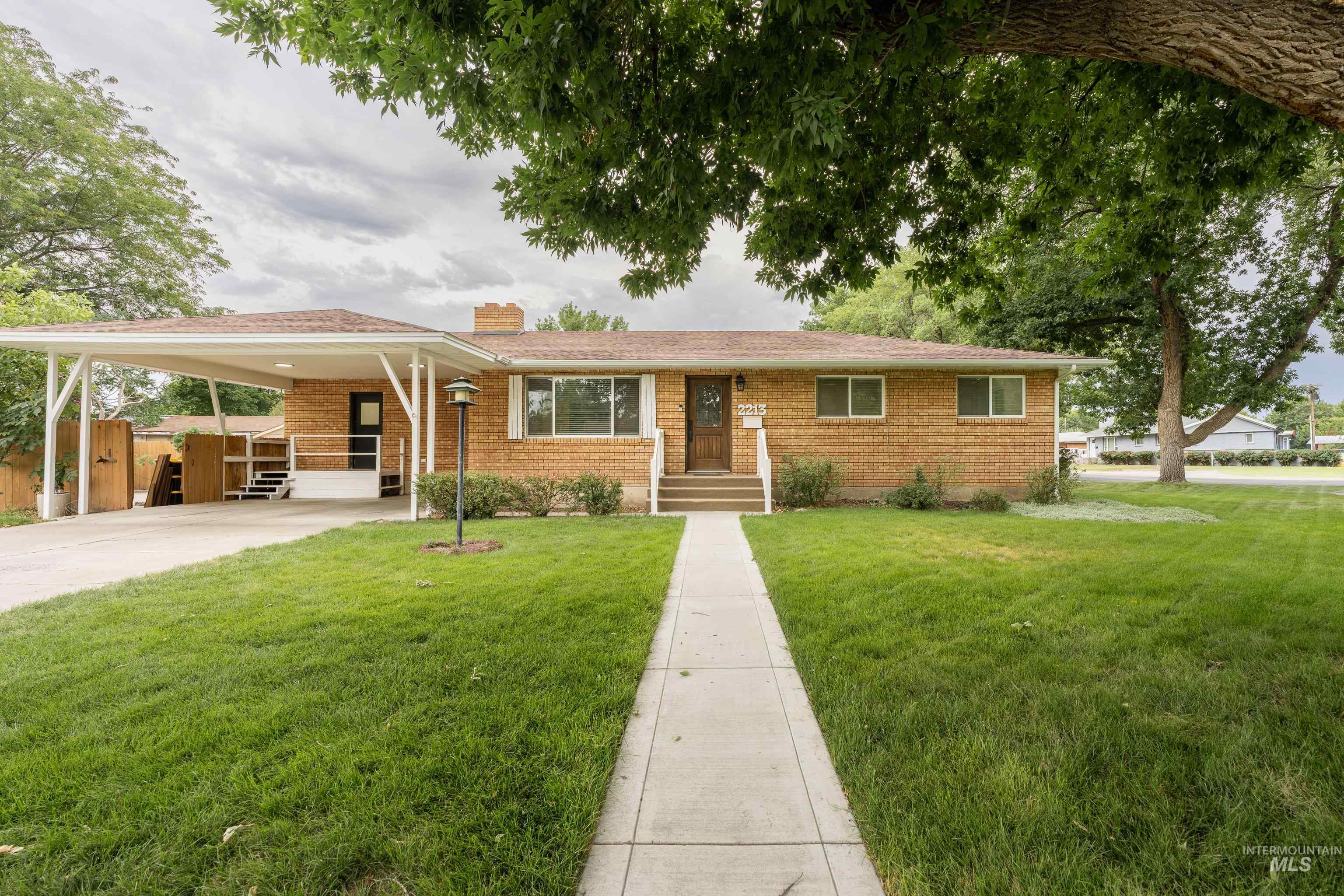 2213 Conant Dr Property Photo 1