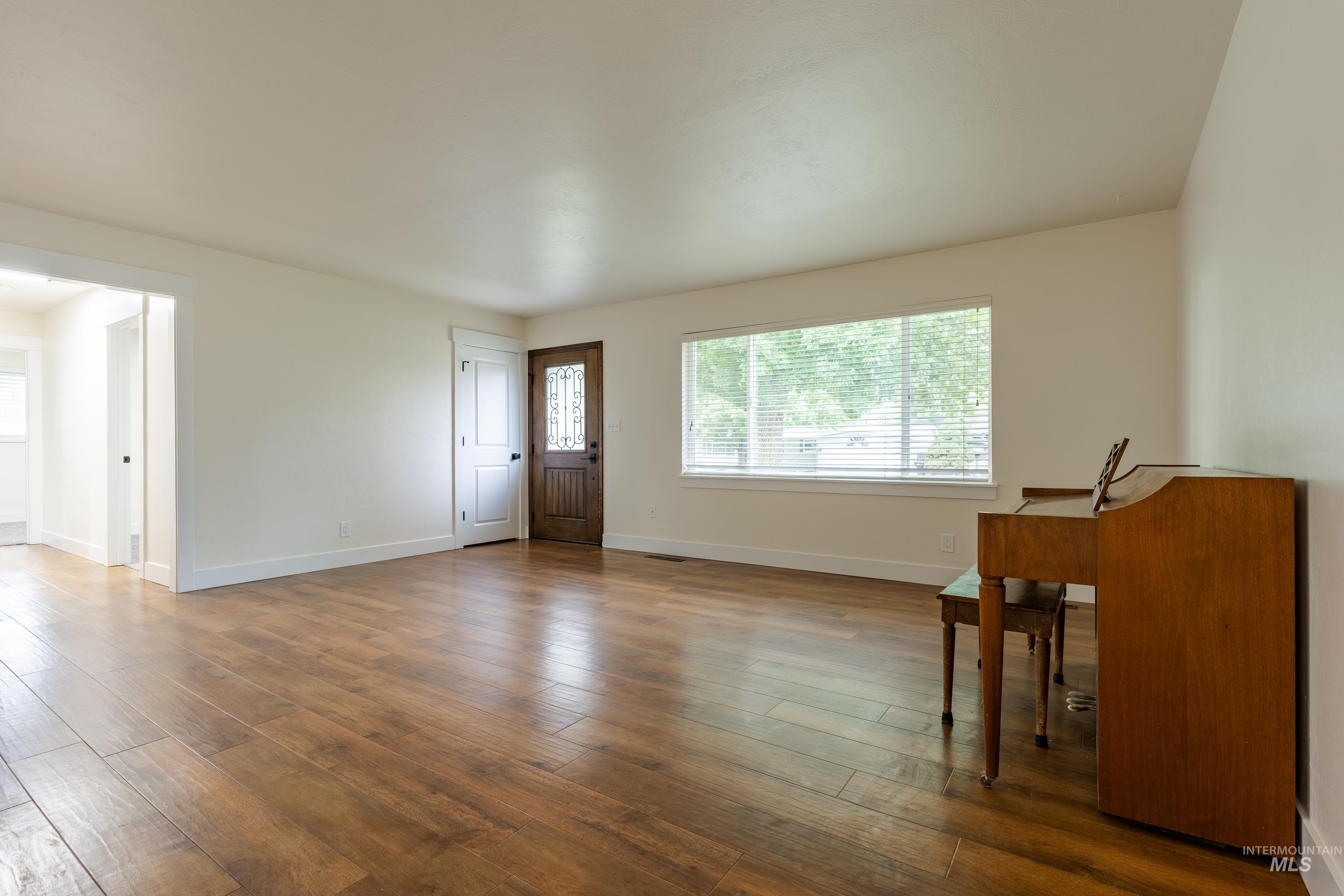 2213 Conant Dr Property Photo 3