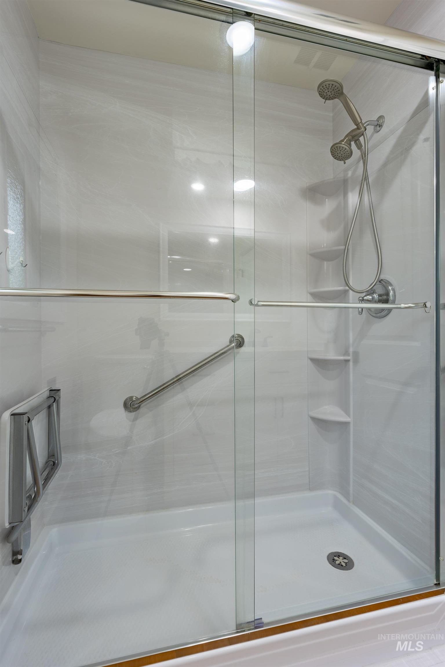 2213 Conant Dr Property Photo 13