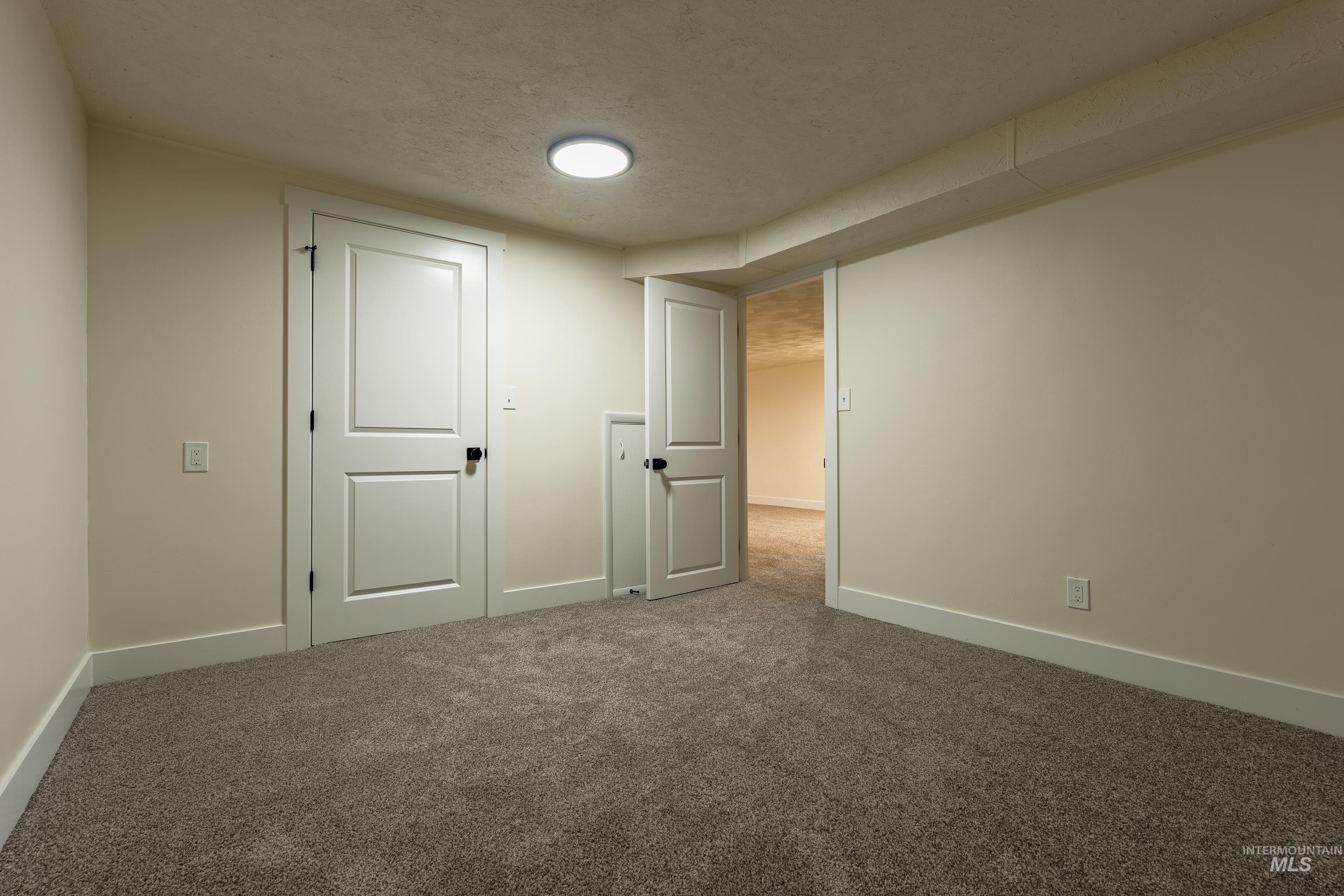 2213 Conant Dr Property Photo 22