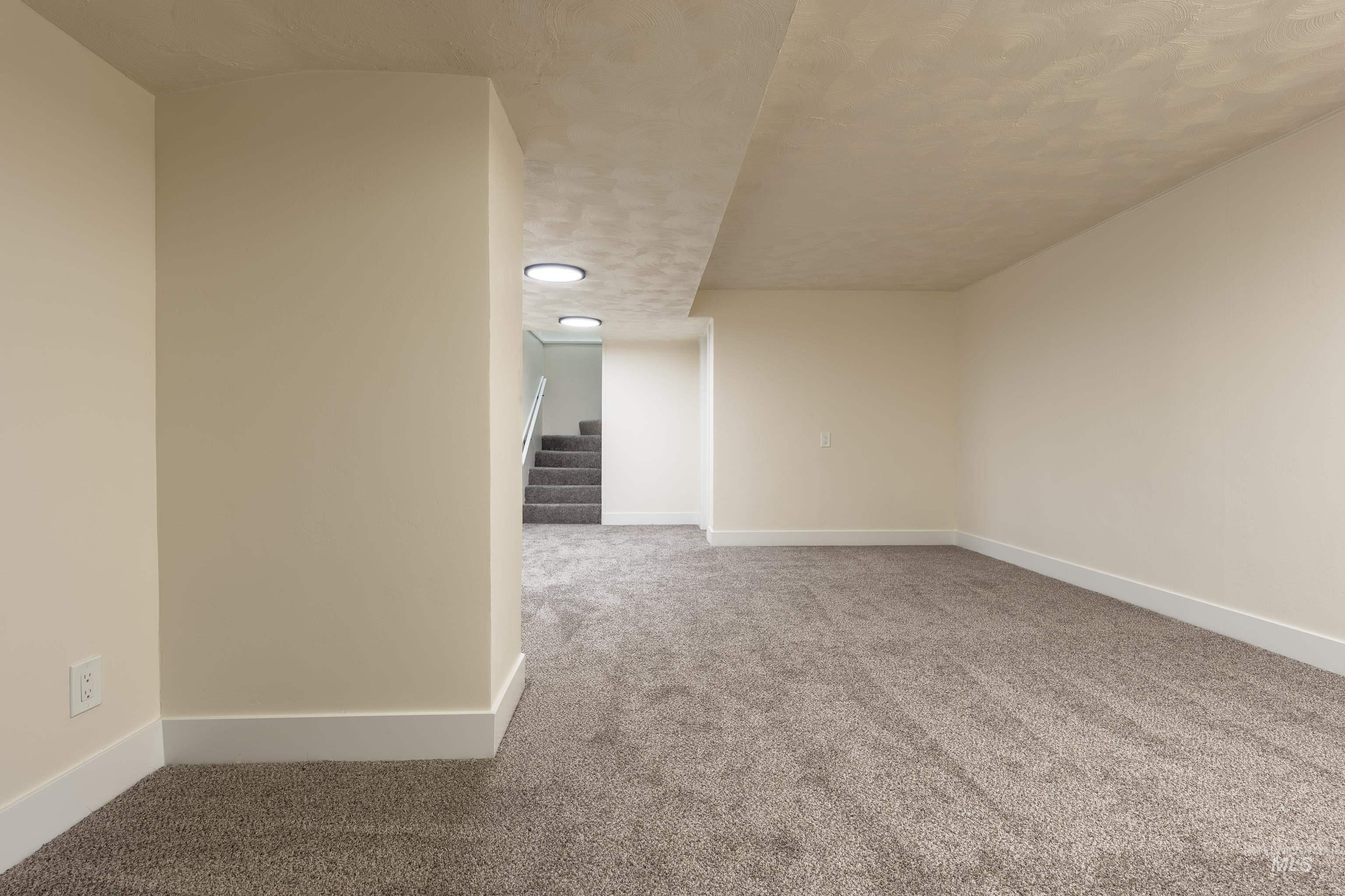 2213 Conant Dr Property Photo 23