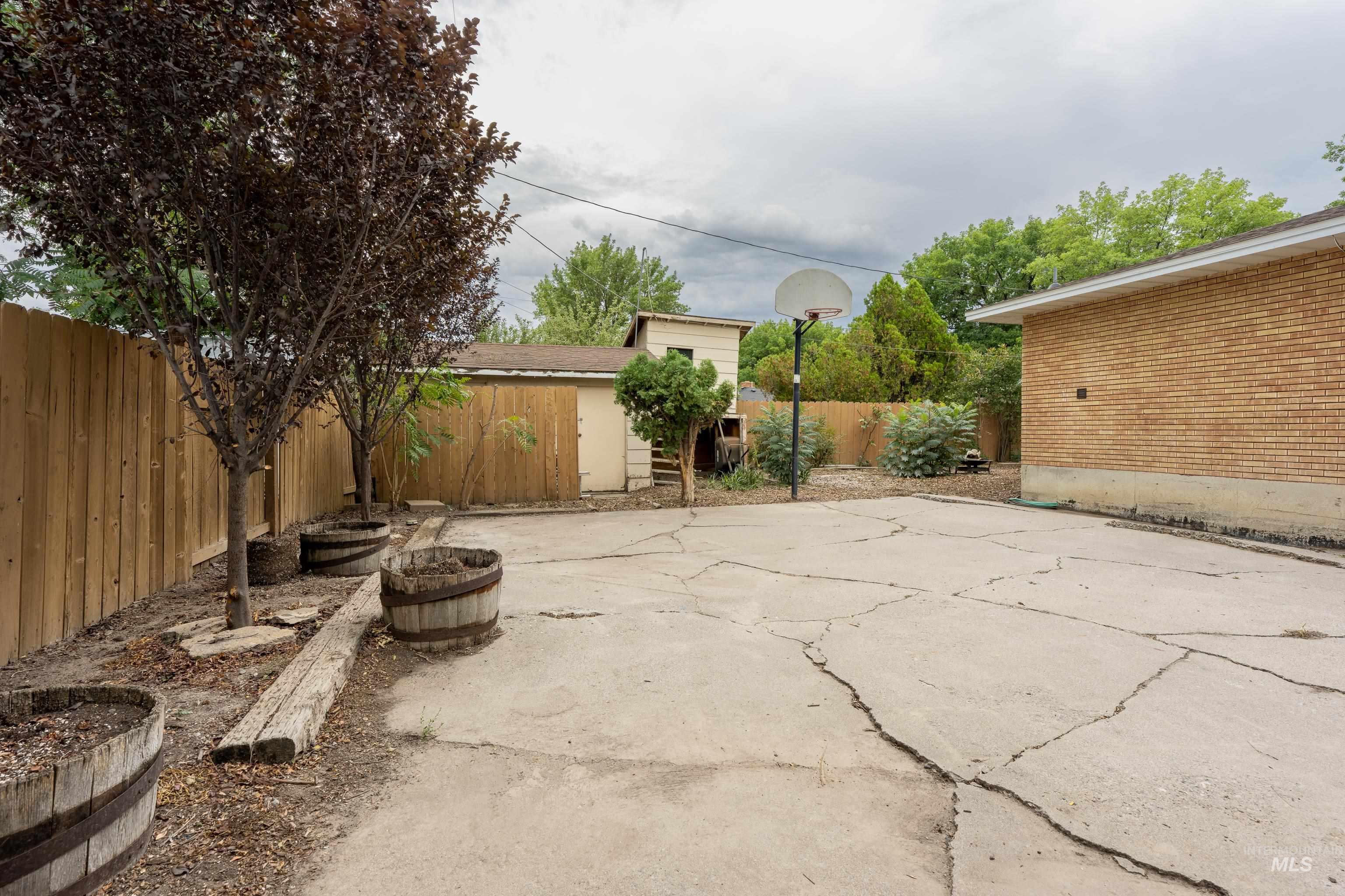 2213 Conant Dr Property Photo 26