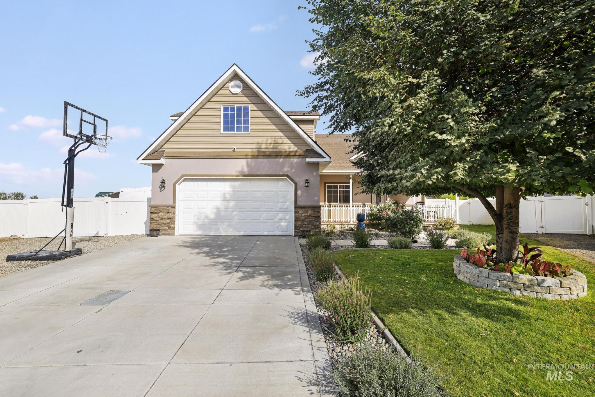 2213 Alex Dr Property Photo 1