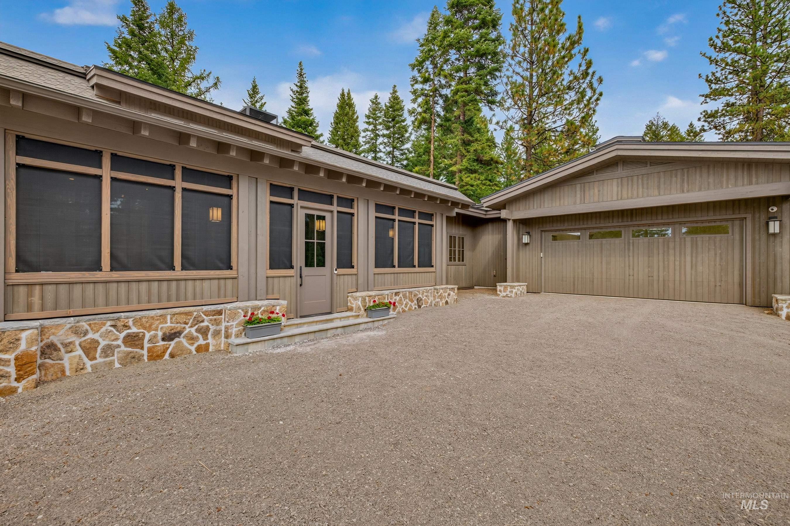 16 Vernon Ct. Property Photo 3