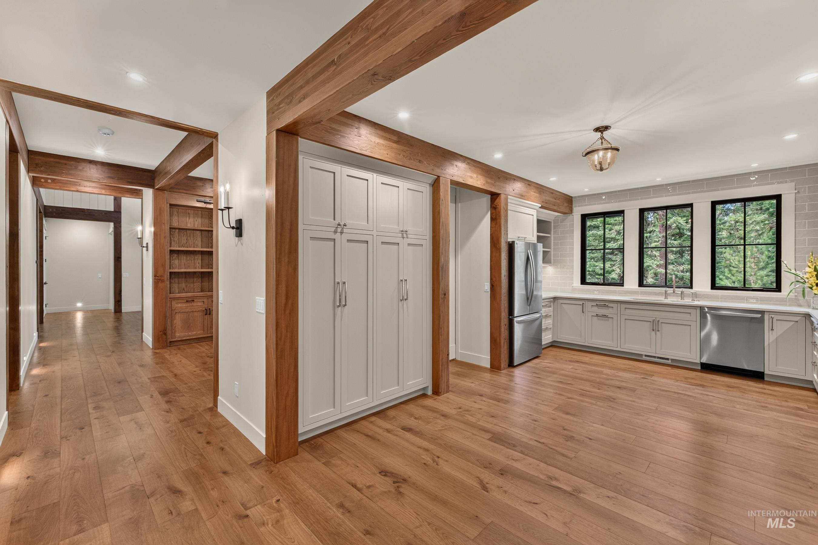 16 Vernon Ct. Property Photo 17