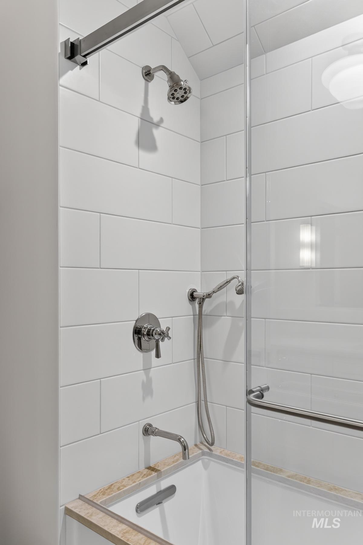 16 Vernon Ct. Property Photo 40