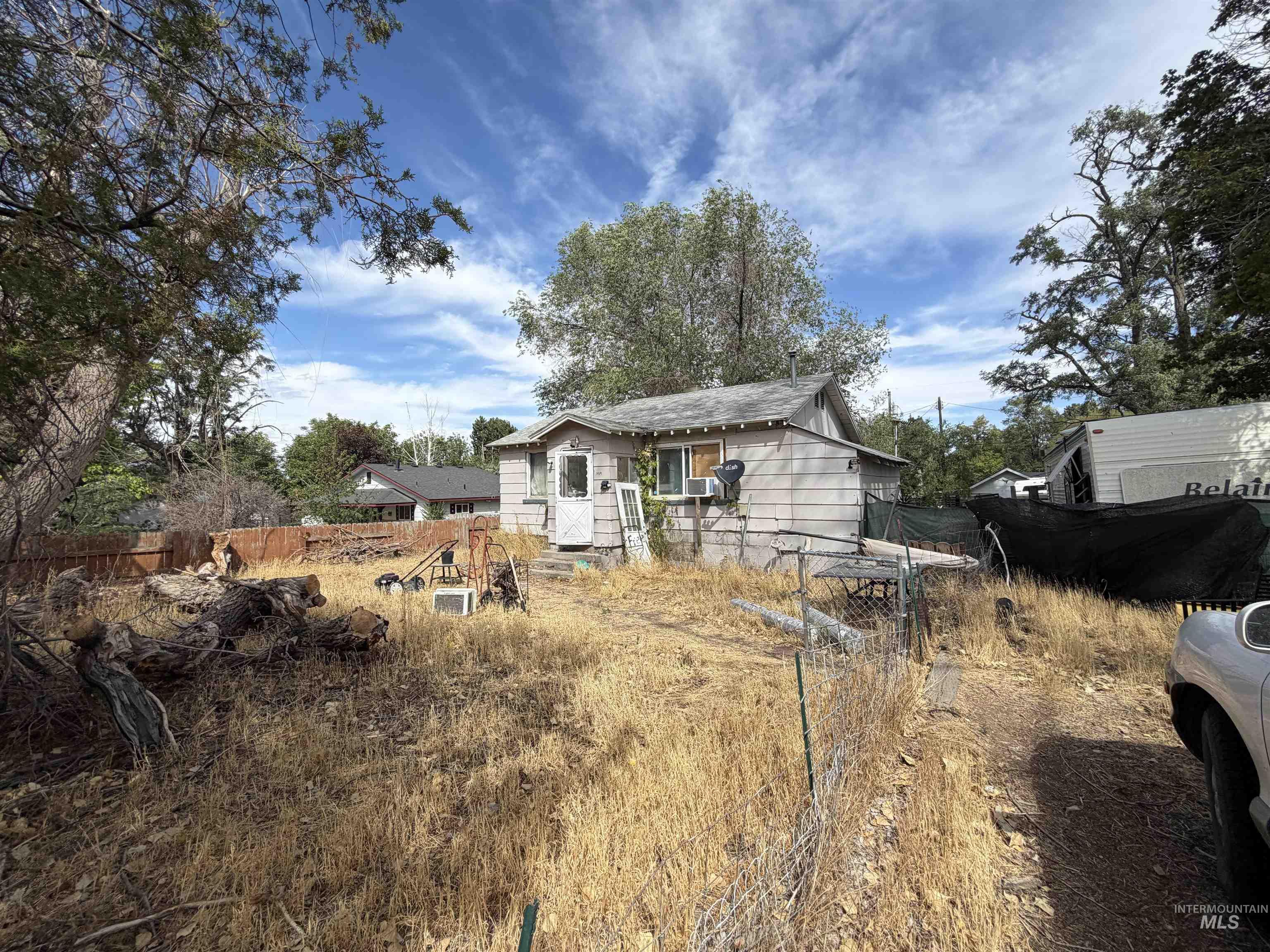 324 5th Ave W Property Photo 1