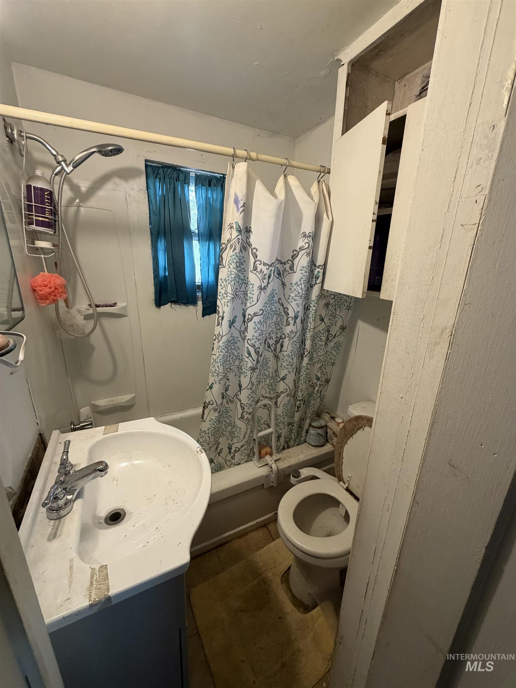 324 5th Ave W Property Photo 8