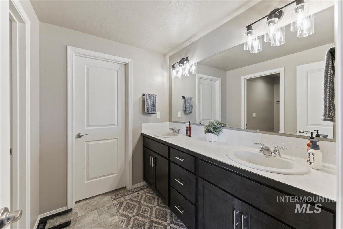 23 N Joseph Dr Property Photo 34