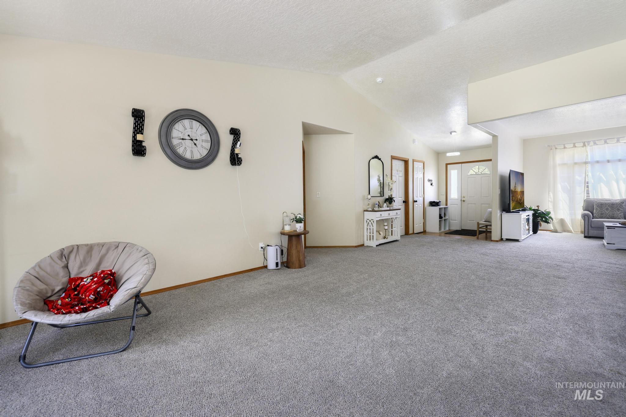 457 Eastgate Dr. Property Photo 4