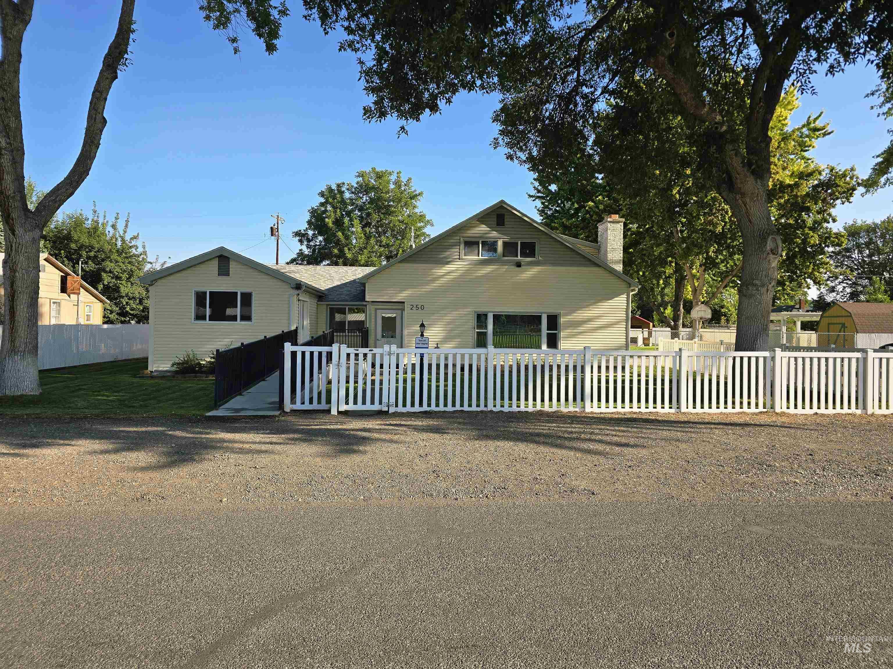 250 E 2nd Ave Property Photo 2