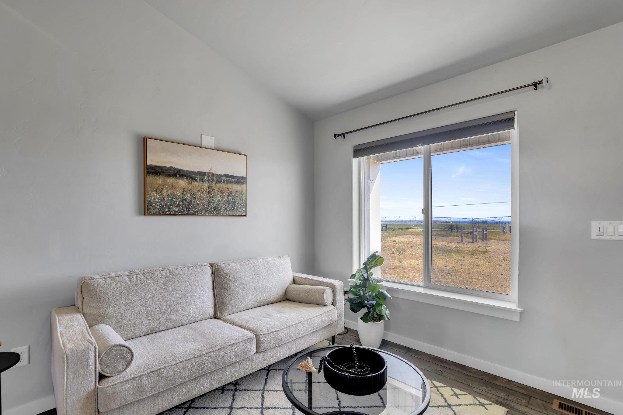 181 Huntly Lane Property Photo 7