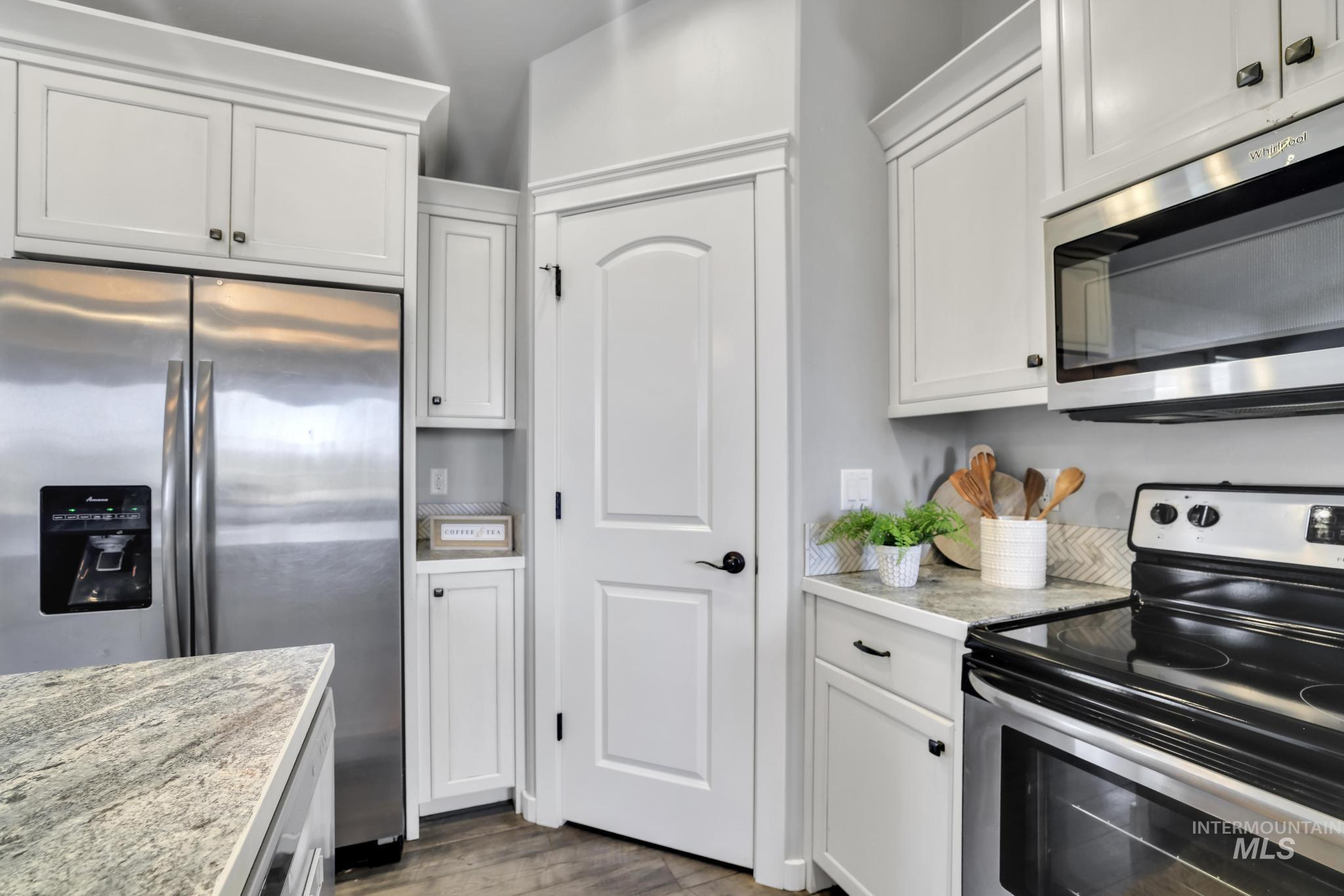 181 Huntly Lane Property Photo 18