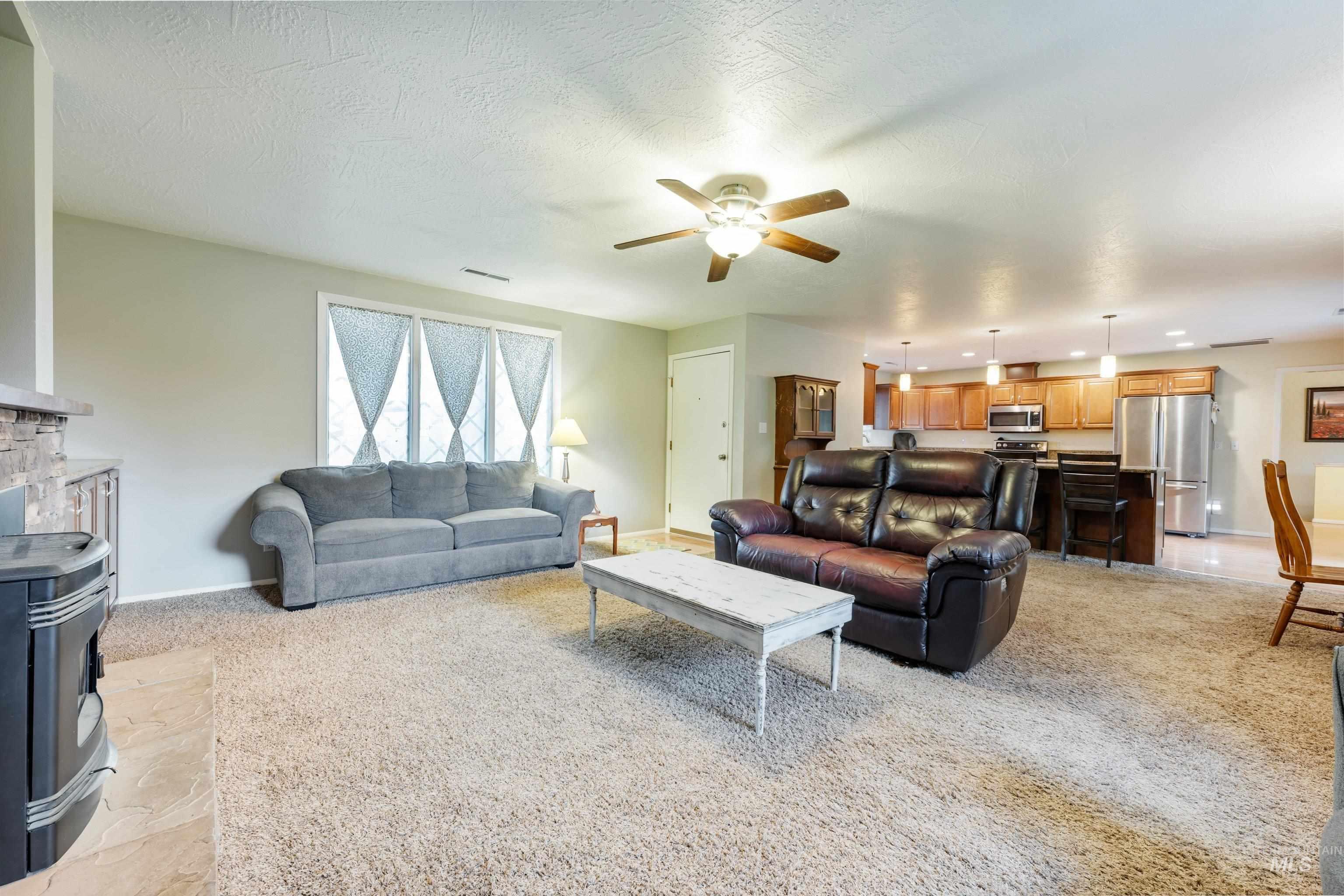 18 Reich St Property Photo 9